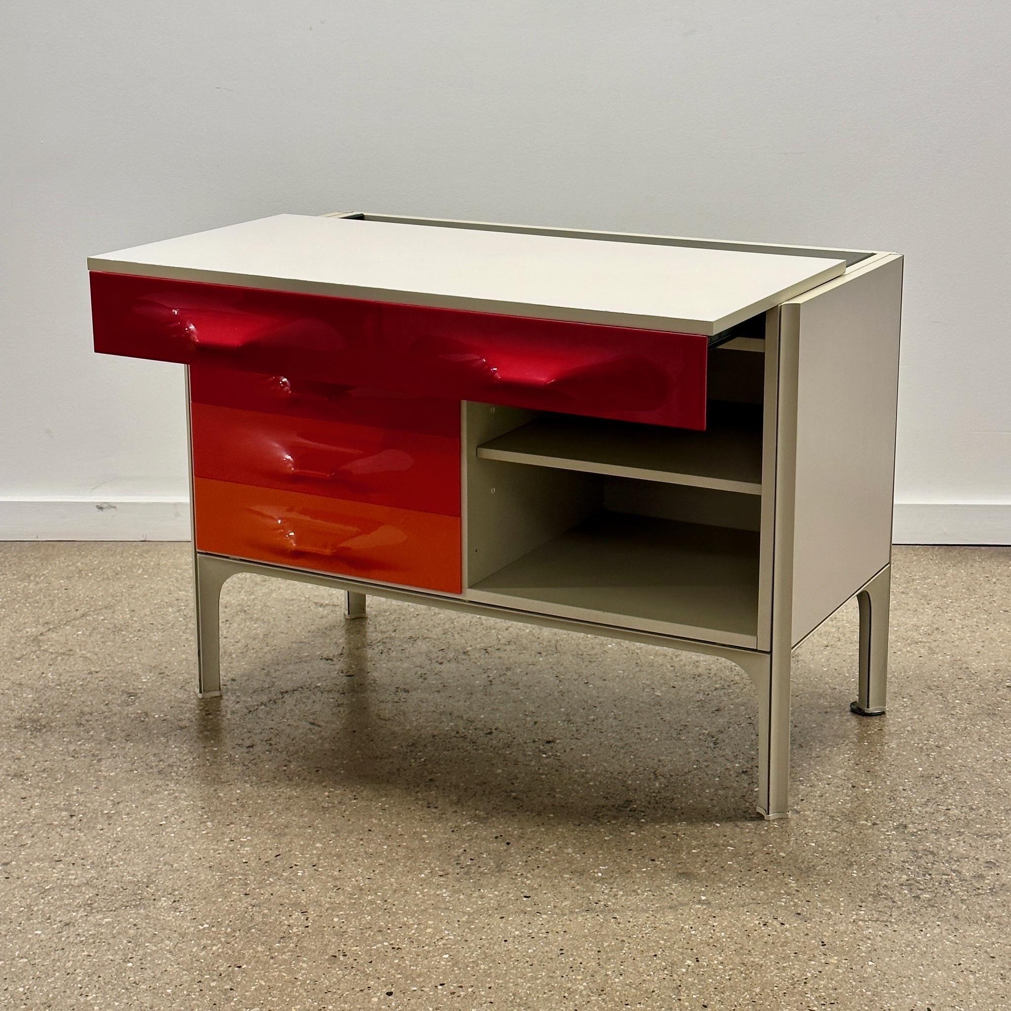 Mid-Century moderno Scrivania DF2000 di Raymond Loewy per Doubinsky Freres in vendita