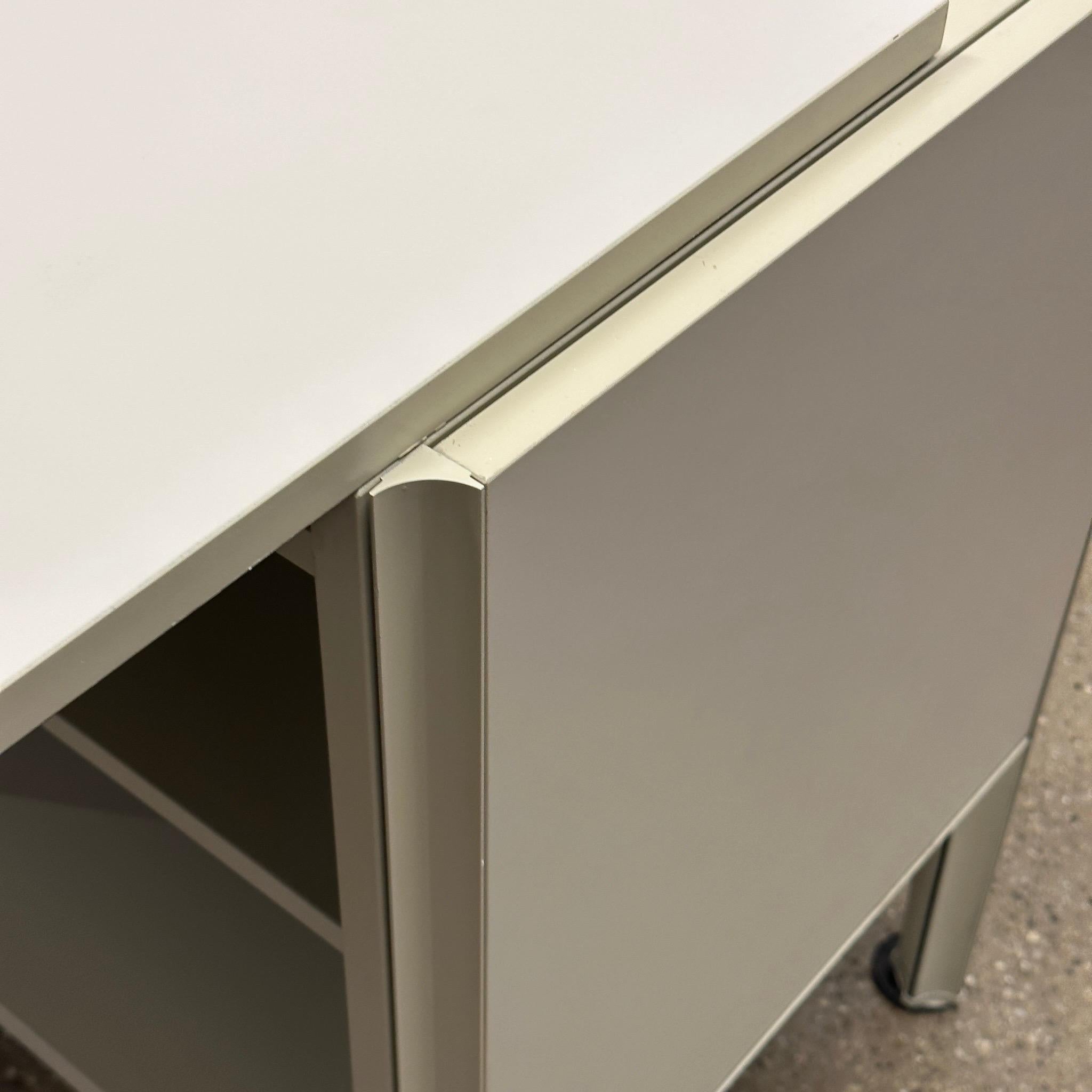 Scrivania DF2000 di Raymond Loewy per Doubinsky Freres in vendita 2