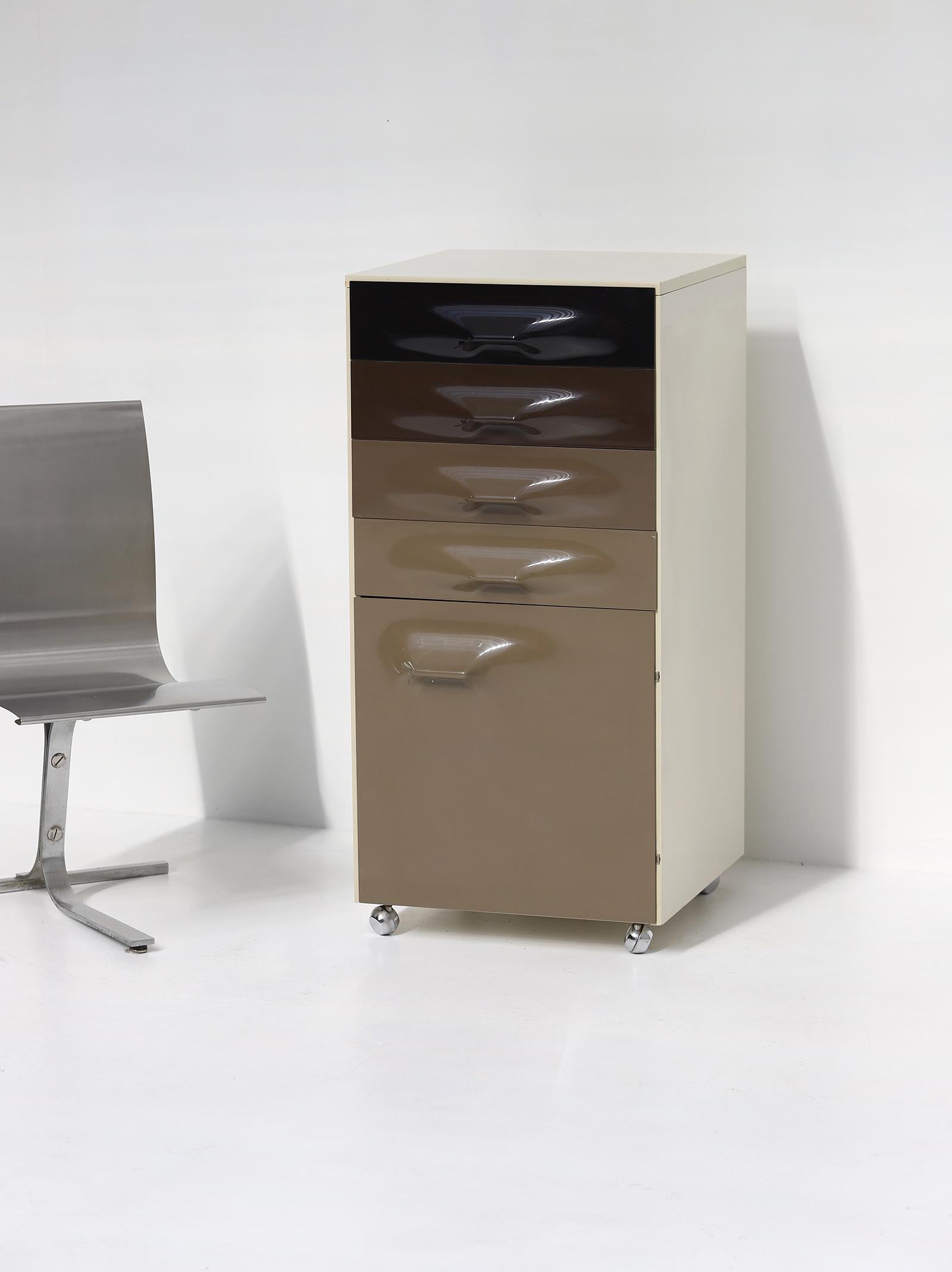 French DF2000 trolley bar cabinet by Raymond Loewy for the Doubinsky Frères 1968 For Sale