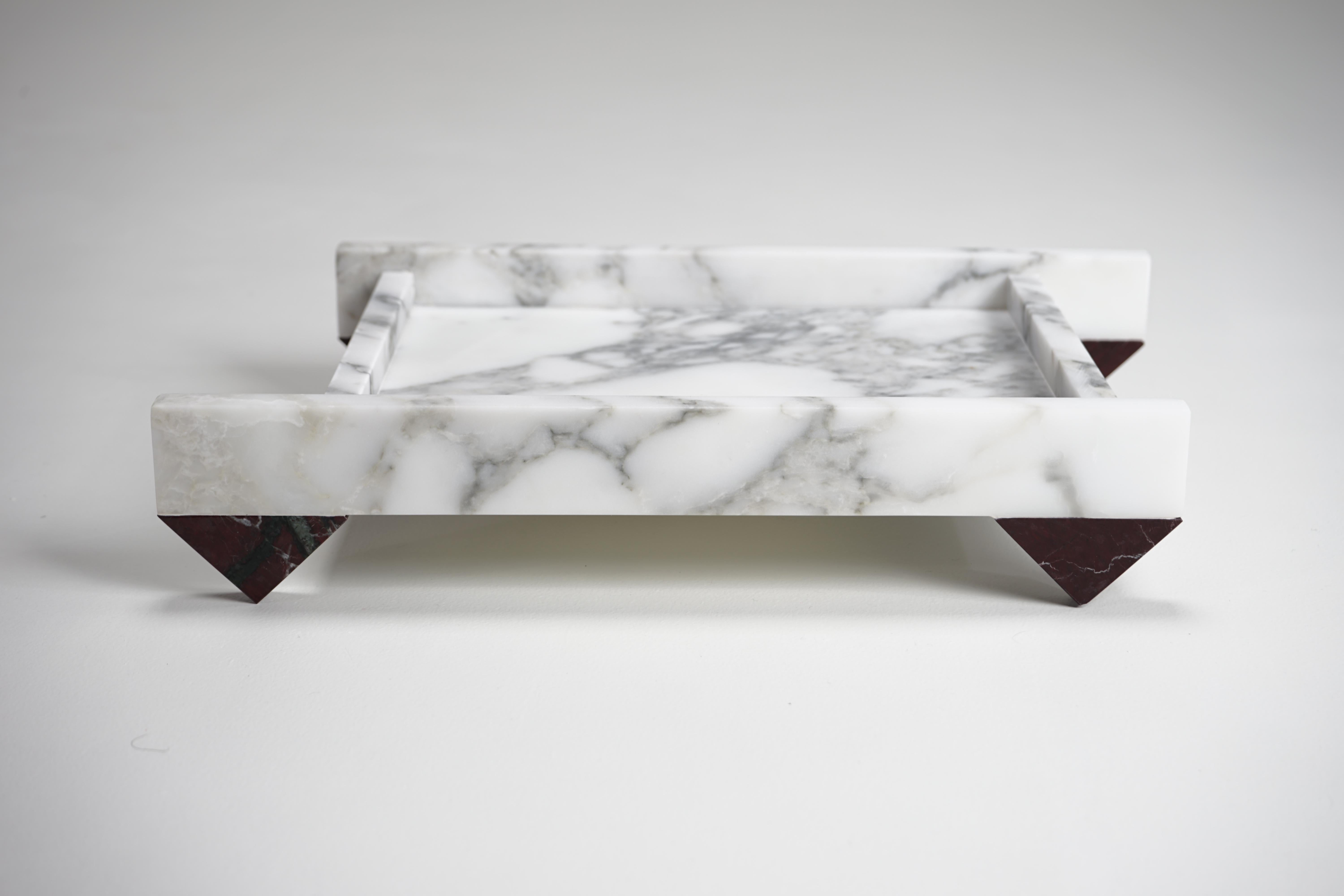 Bauhaus DFdesignLab - Centre de table 90° en marbre Arabescato et Rosso Lepanto en vente