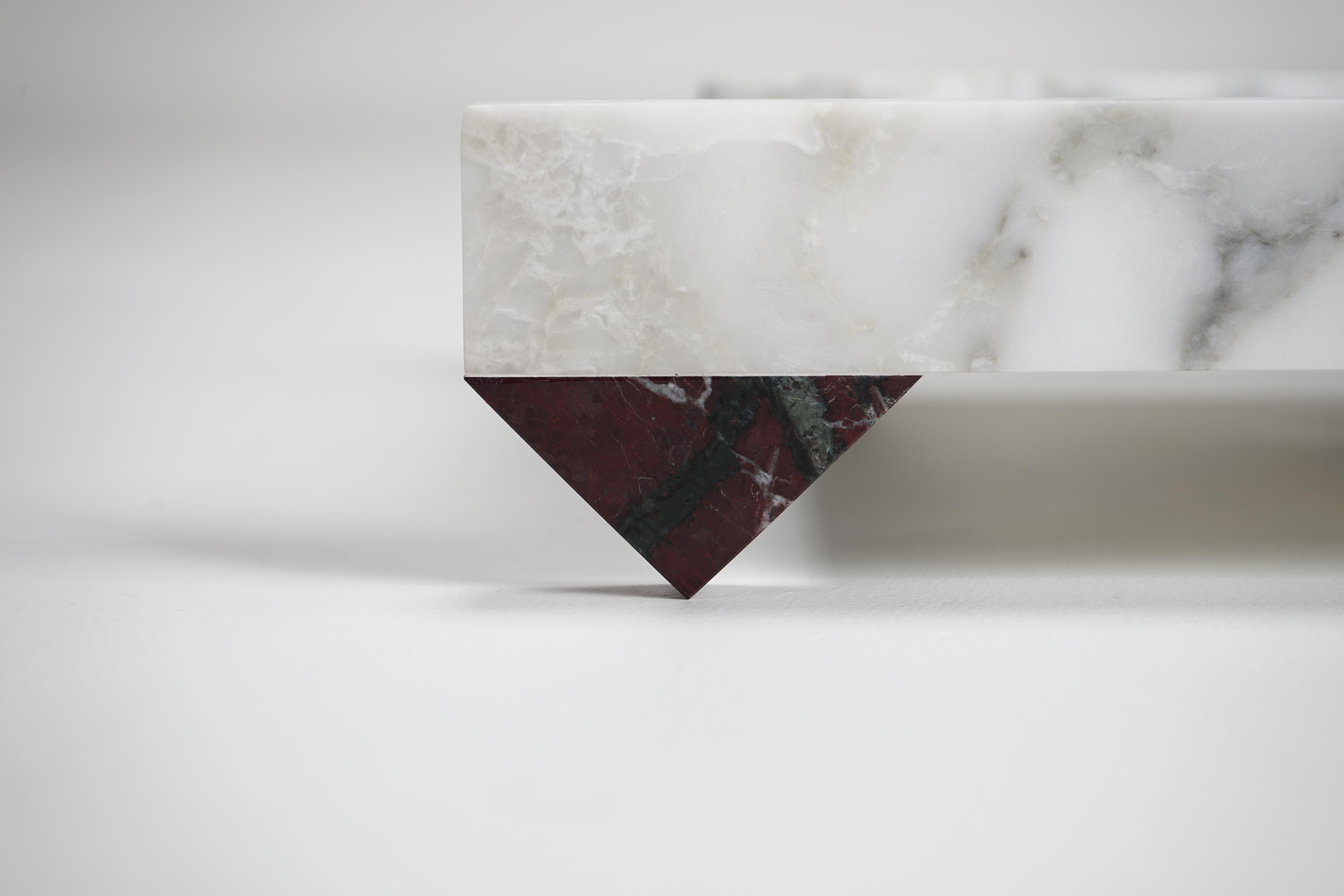 italien DFdesignLab - Centre de table 90° en marbre Arabescato et Rosso Lepanto en vente