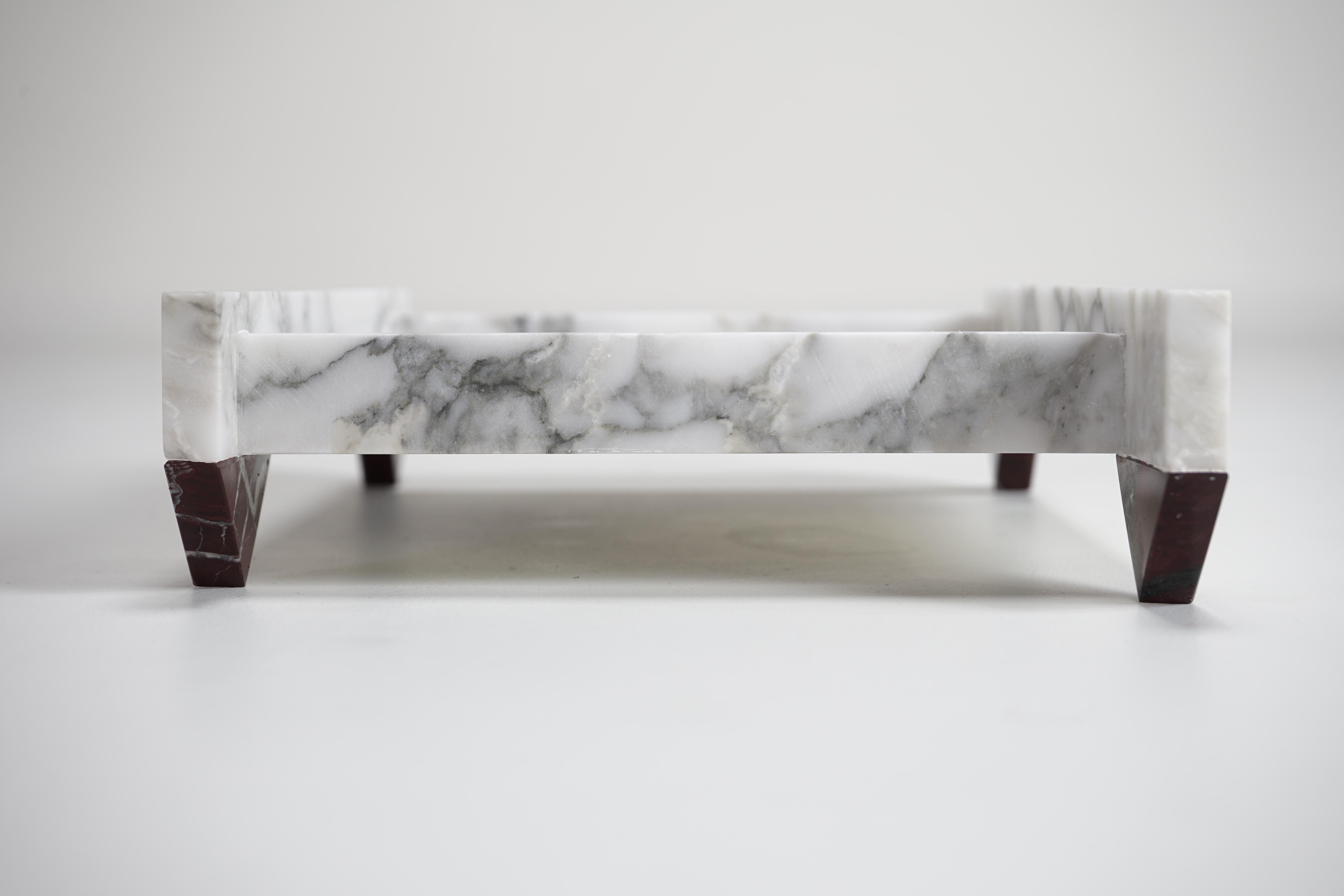 Sculpté DFdesignLab - Centre de table 90° en marbre Arabescato et Rosso Lepanto en vente
