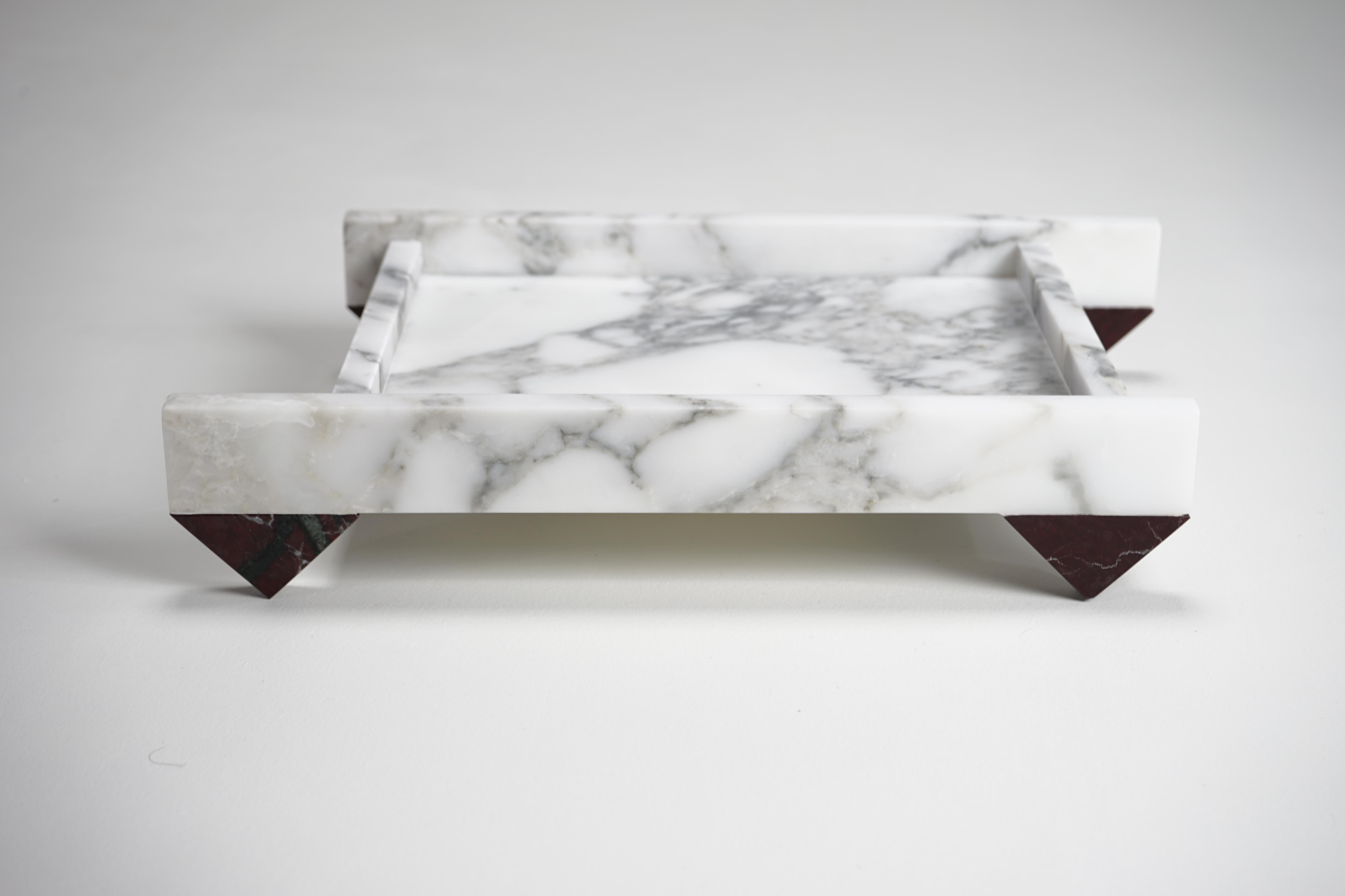 XXIe siècle et contemporain DFdesignLab - Centre de table 90° en marbre Arabescato et Rosso Lepanto en vente