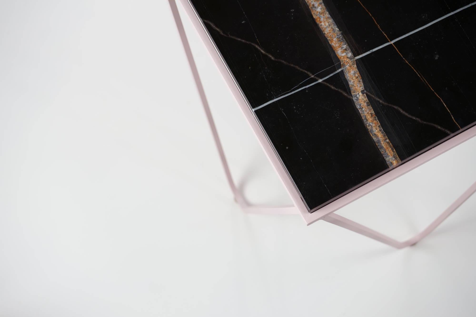 Avior is an innovative evolution of the Gravity coffee table, seamlessly blending art and functionality. We’ve kept the same concept of lightness and movement, abstracting the floating Nero noir marble in a dynamic motion into a bold and modern 3D
