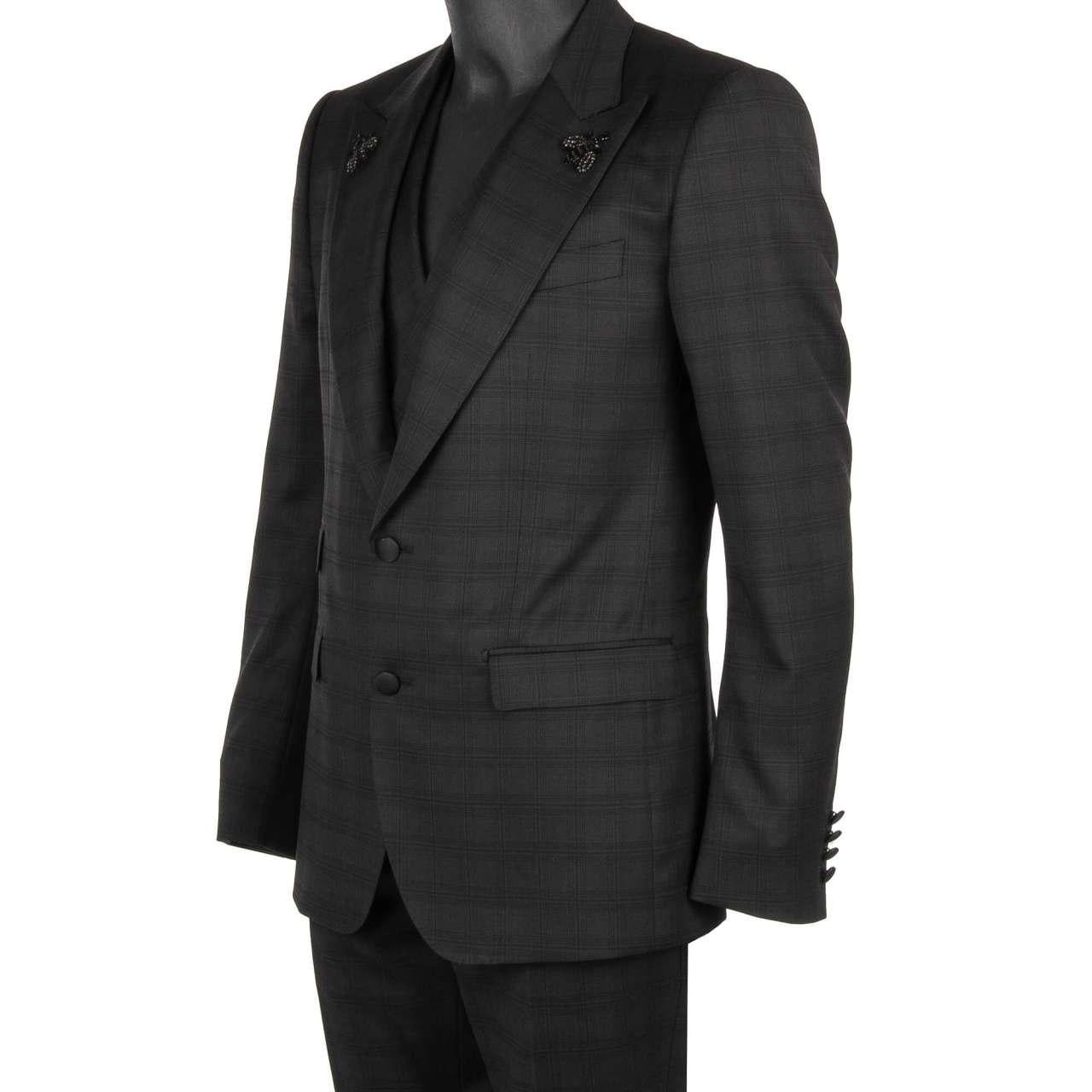 D&G 3 Piece Checked Suit Jacket Waistcoat Bee Brooch SICILIA Black 52 In Excellent Condition For Sale In Erkrath, DE