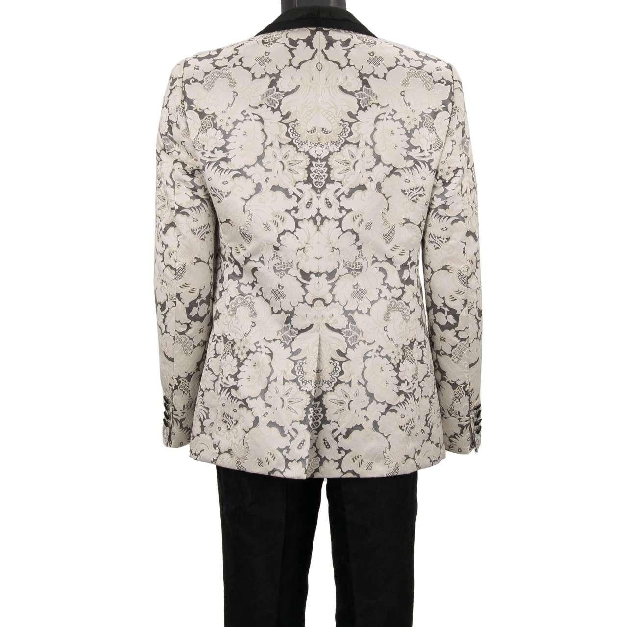 - Baroque jacquard 3 piece suit, jacket, waistcoat, pants with shawl lapel in white and black by DOLCE & GABBANA - MARTINI Model - RUNWAY - Dolce & Gabbana Fashion Show - New with tag - Former RRP: EUR 3,450 - MADE in ITALY - Slim Fit - Model: