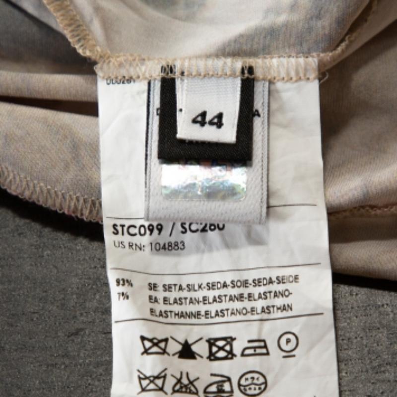 Con questo top beige di D.G. il comfort e lo stile sono la tua priorità. Celebra la moda senza sforzo con questo capo in misto seta. Realizzato con maestria, questo top a maniche lunghe ti garantirà un aspetto piacevole come quello che provi.