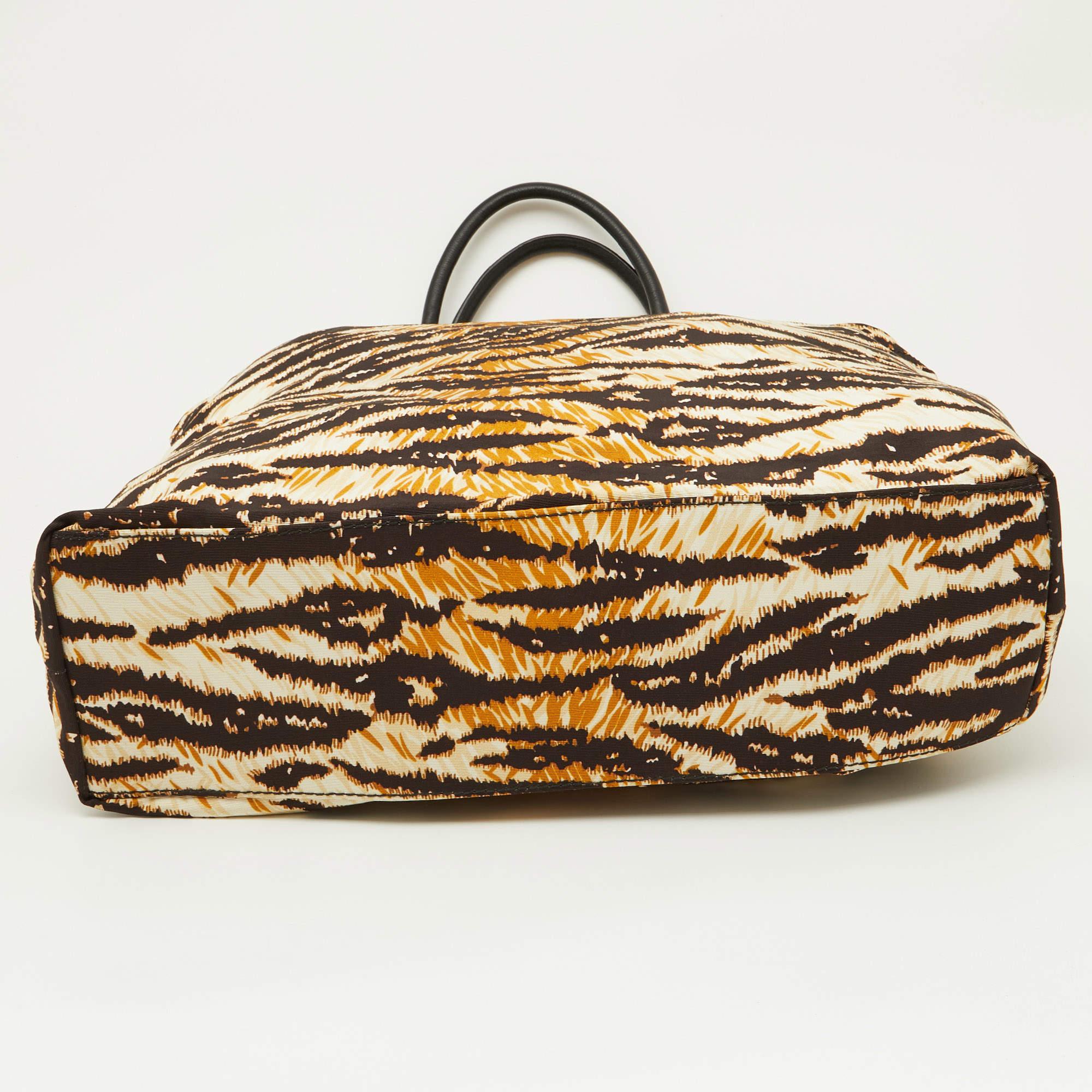 D&G Kori Shopper-Tasche aus Segeltuch mit Zebradruck in Brown/Beige im Angebot 6