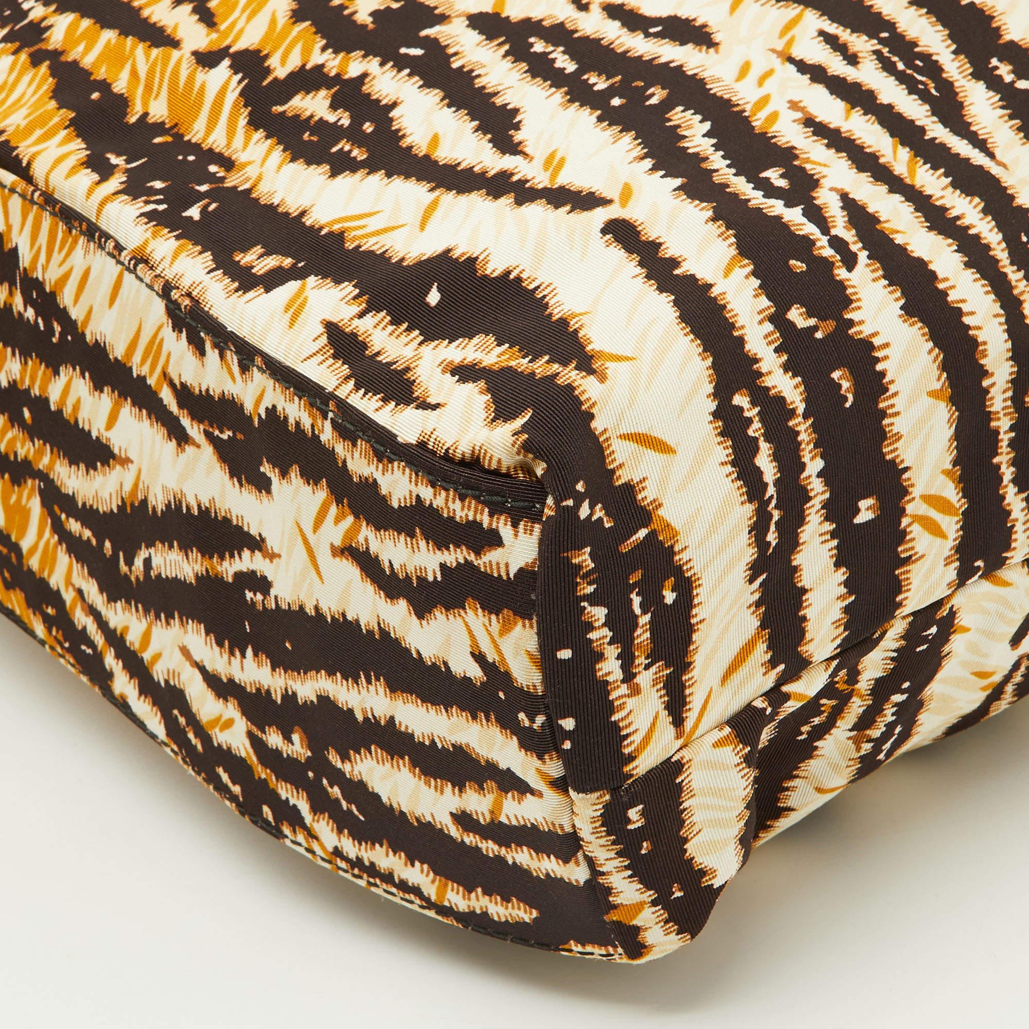 D&G Kori Shopper-Tasche aus Segeltuch mit Zebradruck in Brown/Beige im Angebot 1