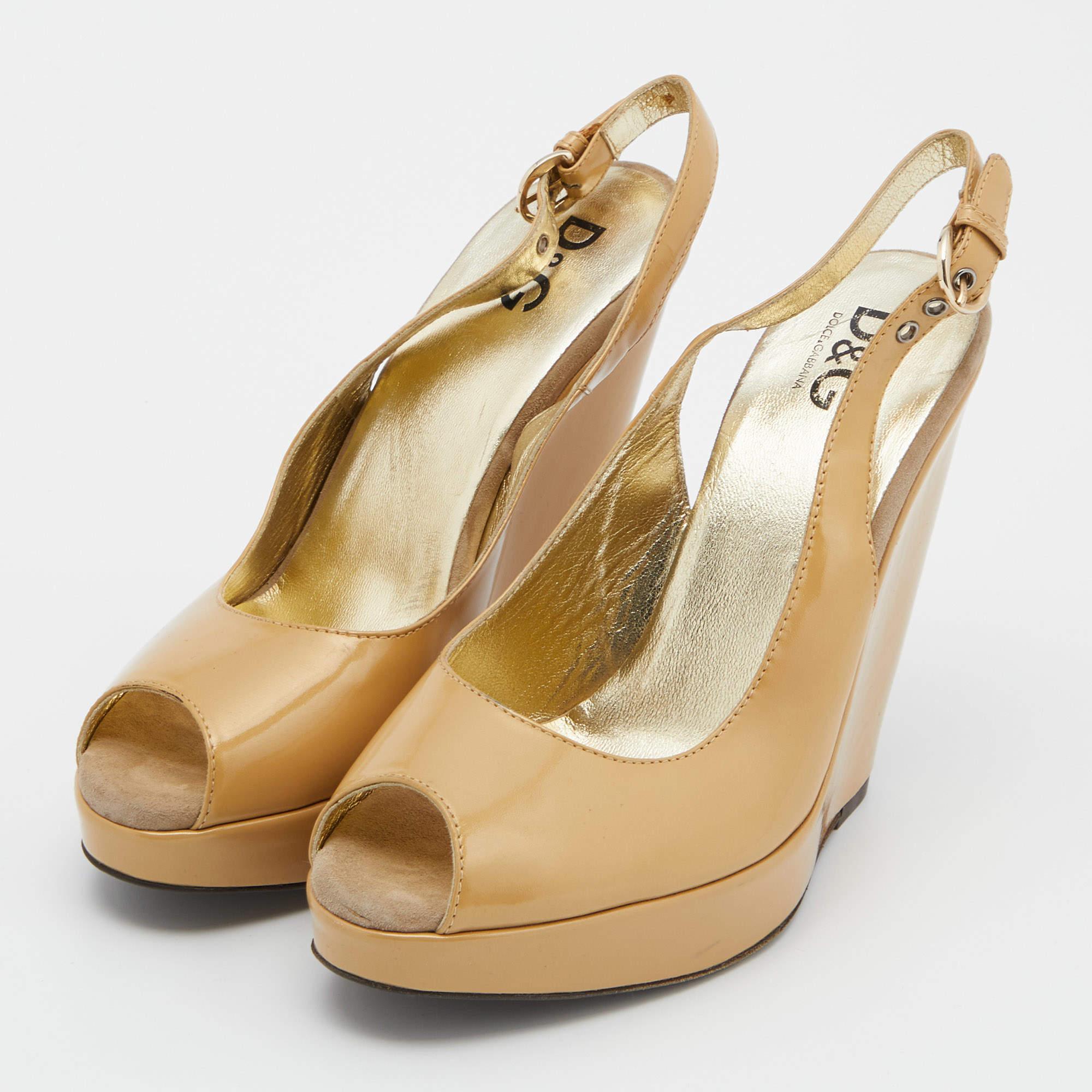 Questi sandali incorniceranno i tuoi piedi in modo elegante. Realizzato con materiali di qualità  hanno un design elegante e solette confortevoli.