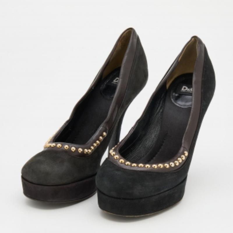 Ces escarpins galbés ajouteront un style immense à votre look. Fabriquées dans un matériau luxueux, elles sont dotées de semelles intérieures bien doublées qui offrent un confort infini.