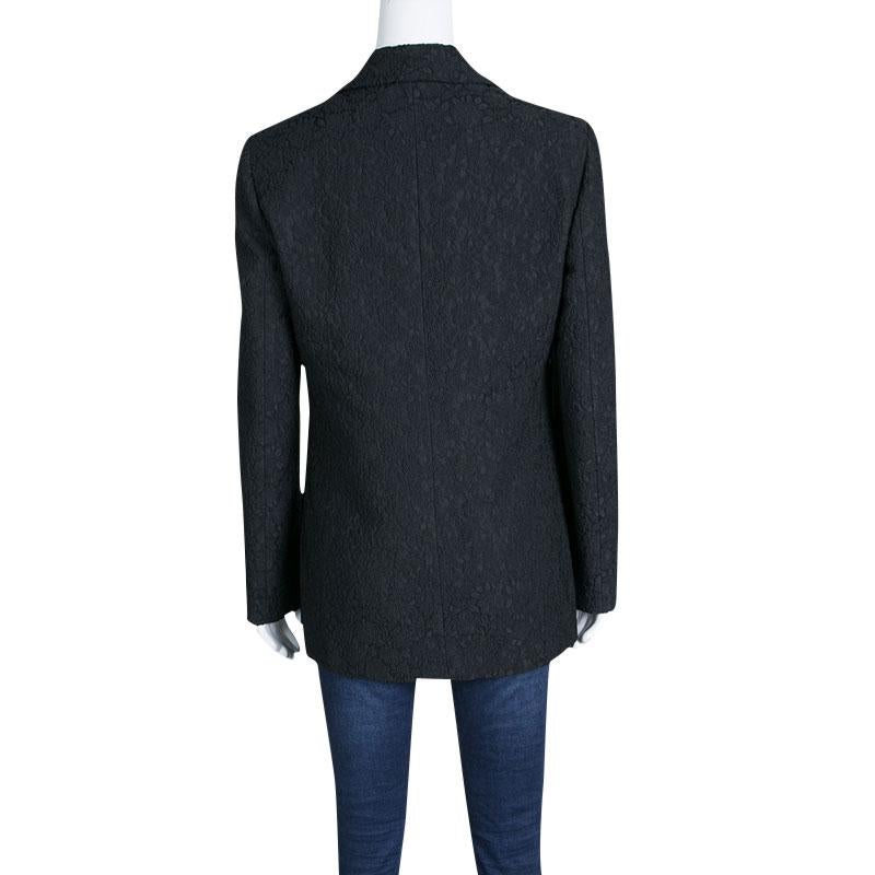A blazer that can effortlessly enhance your formal outfits, this D&G blazer is cut to a slim-fitting structure featuring double-breasted design. Equipped with long sleeves and notched lapels, it is detailed with floral pattern all over, making the