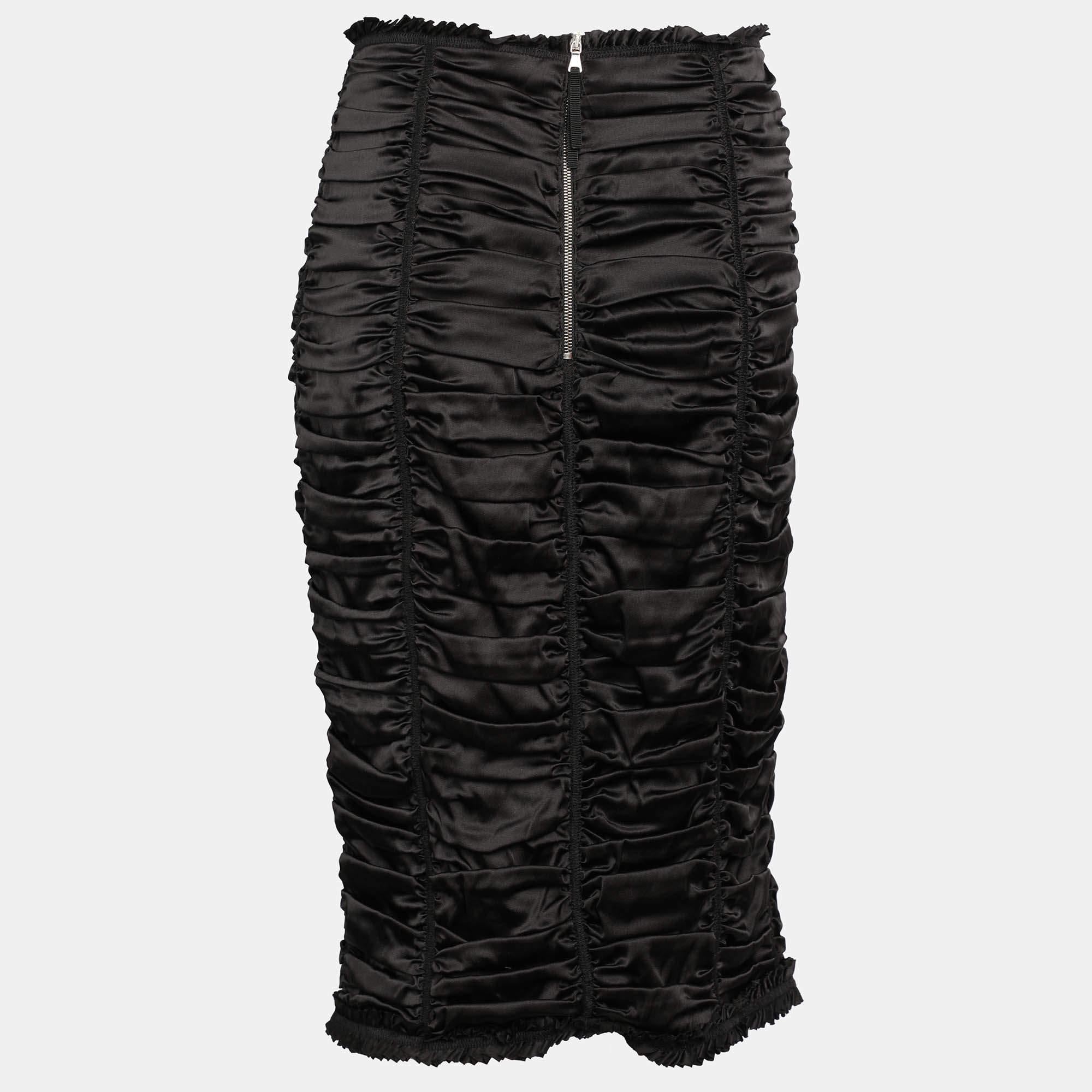 This lovely skirt is beautifully stitched from fine fabric. The comfy designer skirt has a flattering silhouette. Pair it with a simple top and strappy heels for a chic look.