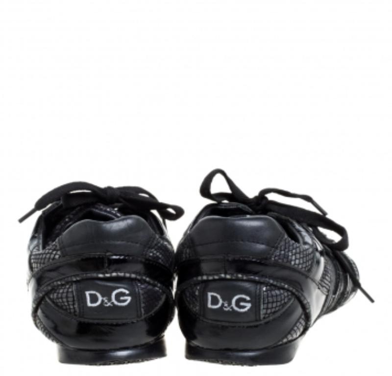 D&G Black Snakeskin Effect and Patent Leather Lace  Low Top Sneakers Size 42 In Fair Condition For Sale In Dubai, Al Qouz 2