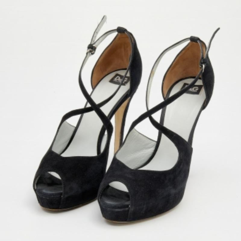 You'll love these suede platform sandals from D&G as they bring a spectacular appeal. They flaunt peep-toes, buckle ankle fastening, and 12.5 cm heels. The black sandals are perfect to nail any evening look!
