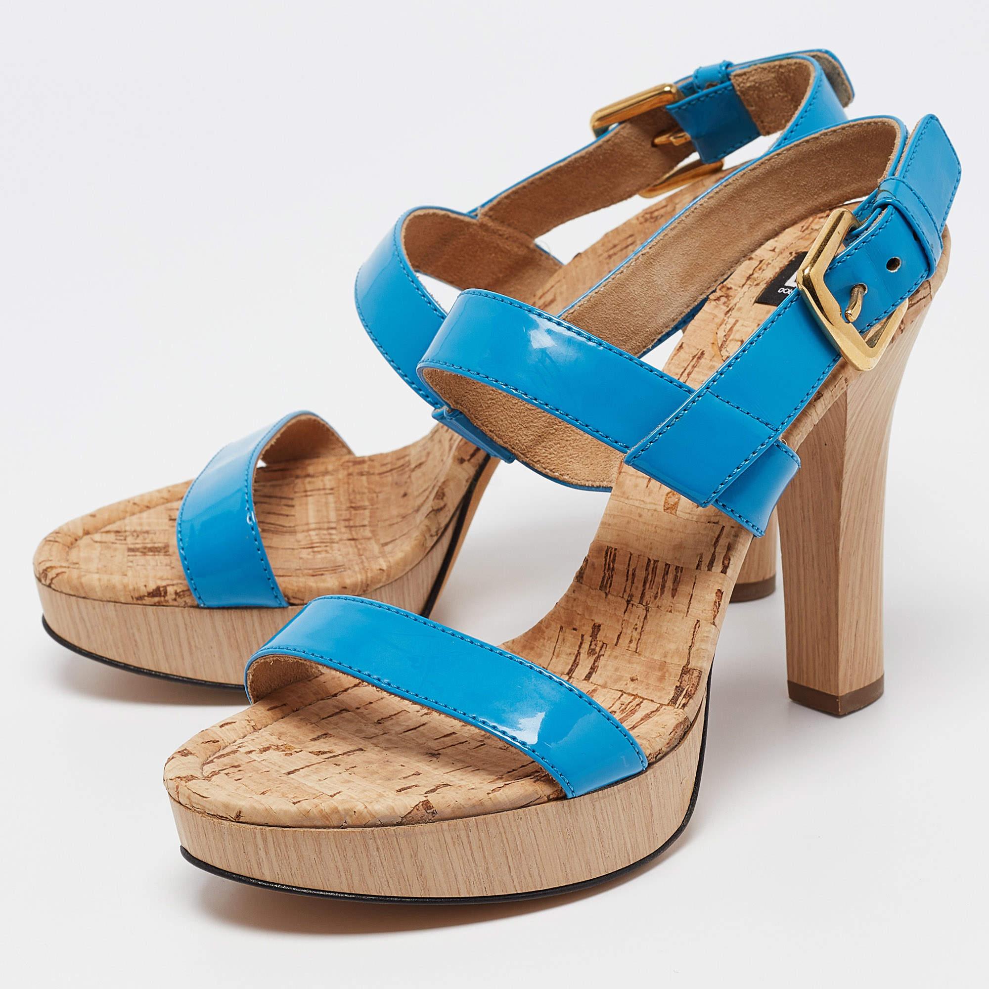 Póngase estas sandalias de diseño para arreglar cualquier conjunto. Son versátiles, elegantes y fáciles de peinar. Fabricadas con materiales de calidad, estas sandalias están bien construidas y son duraderas.