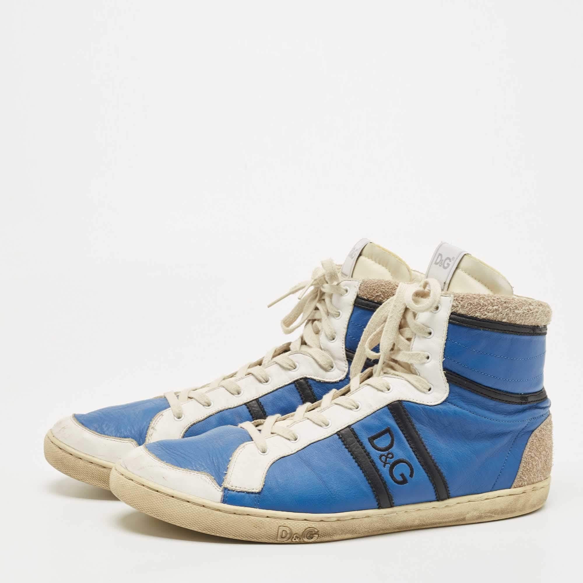 Coming in a classic silhouette  these designer sneakers are a seamless combination of luxury  comfort  and style. These sneakers are finished with signature details and comfortable insoles.