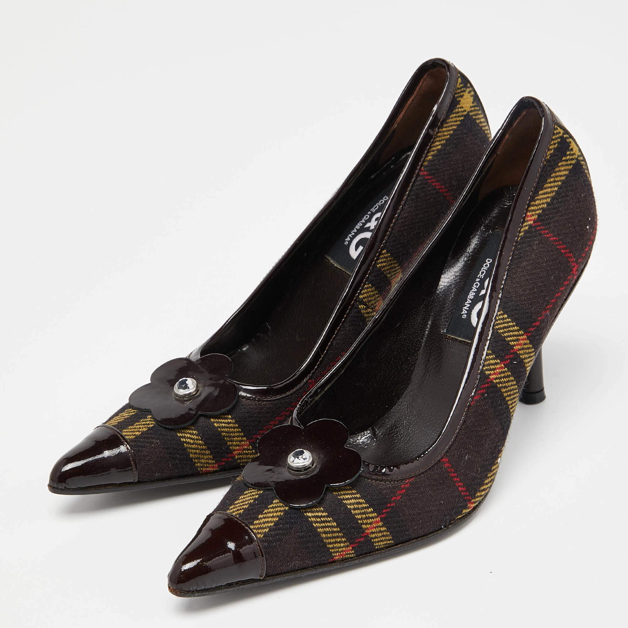 D&G Brown Plaid Wool and Patent Leather Pointed Toe Pumps Size 37.5 en vente 4