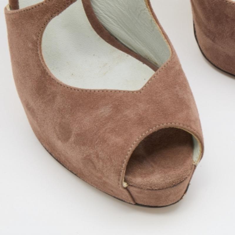 Sandalias de plataforma con puntera abierta de ante marrón D&G talla 38,5 en Bueno estado para la venta en Dubai, Al Qouz 2