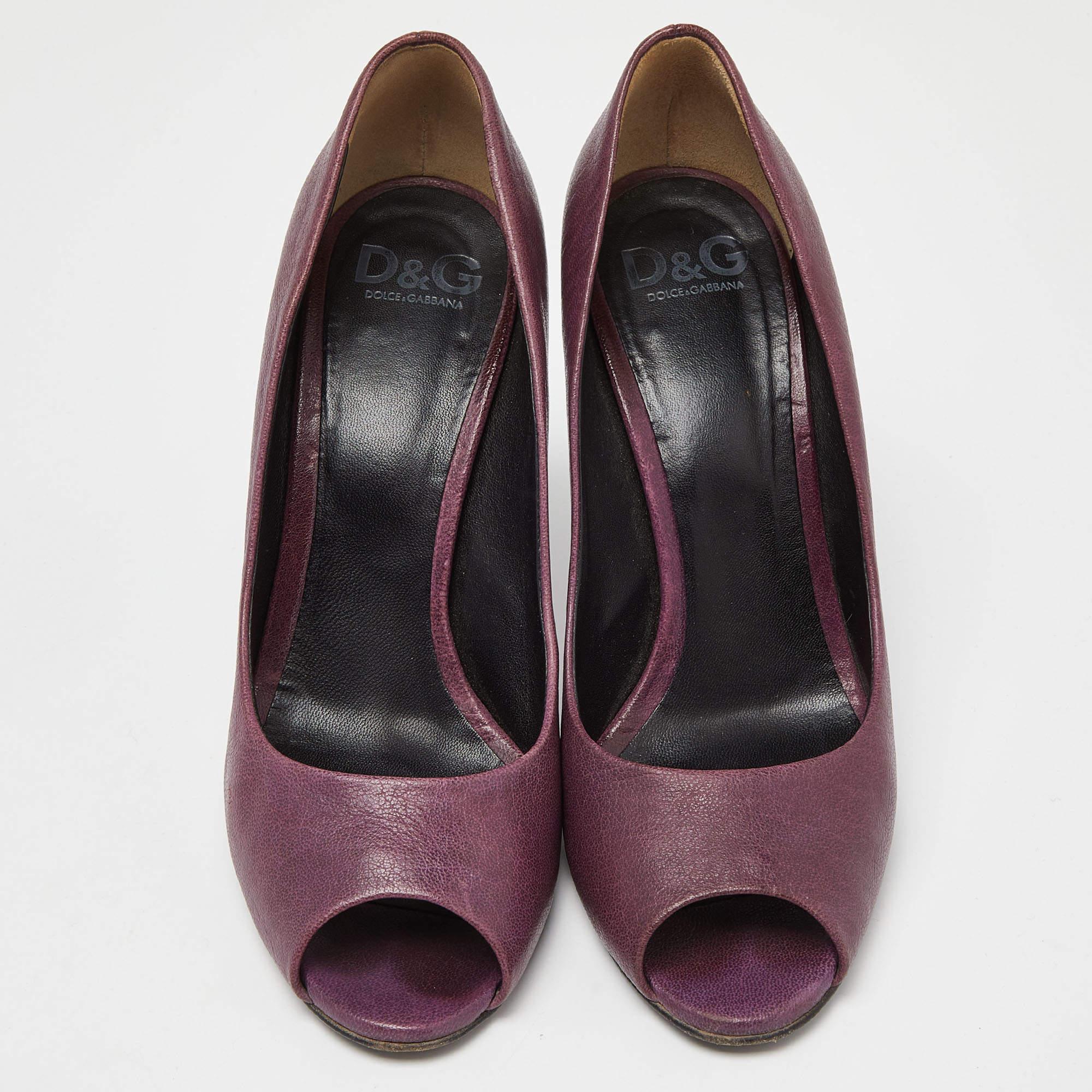 Noir D&G - Escarpins à bout ouvert en cuir bordeaux, taille 38 en vente