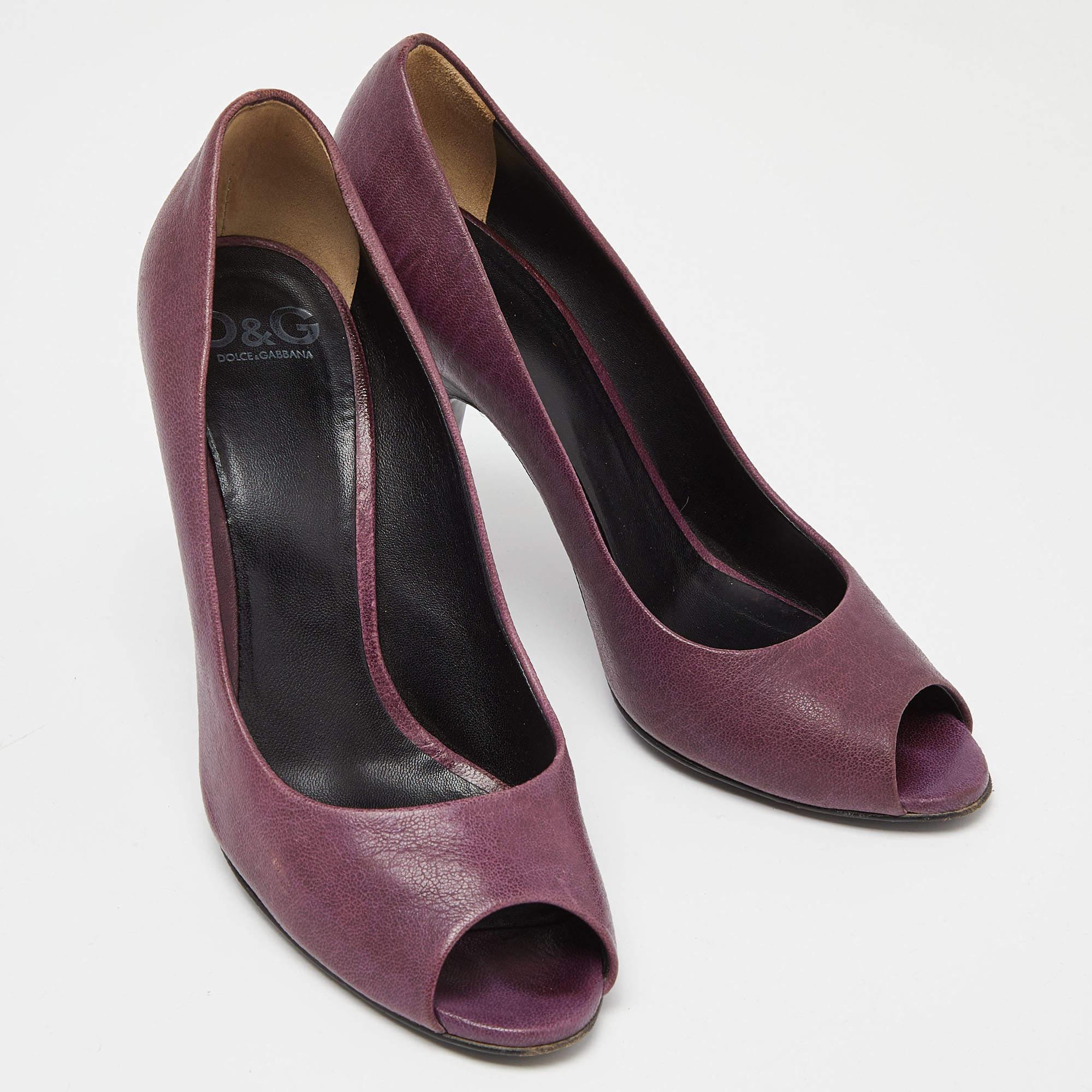 D&G - Escarpins à bout ouvert en cuir bordeaux, taille 38 État moyen - En vente à Dubai, Al Qouz 2