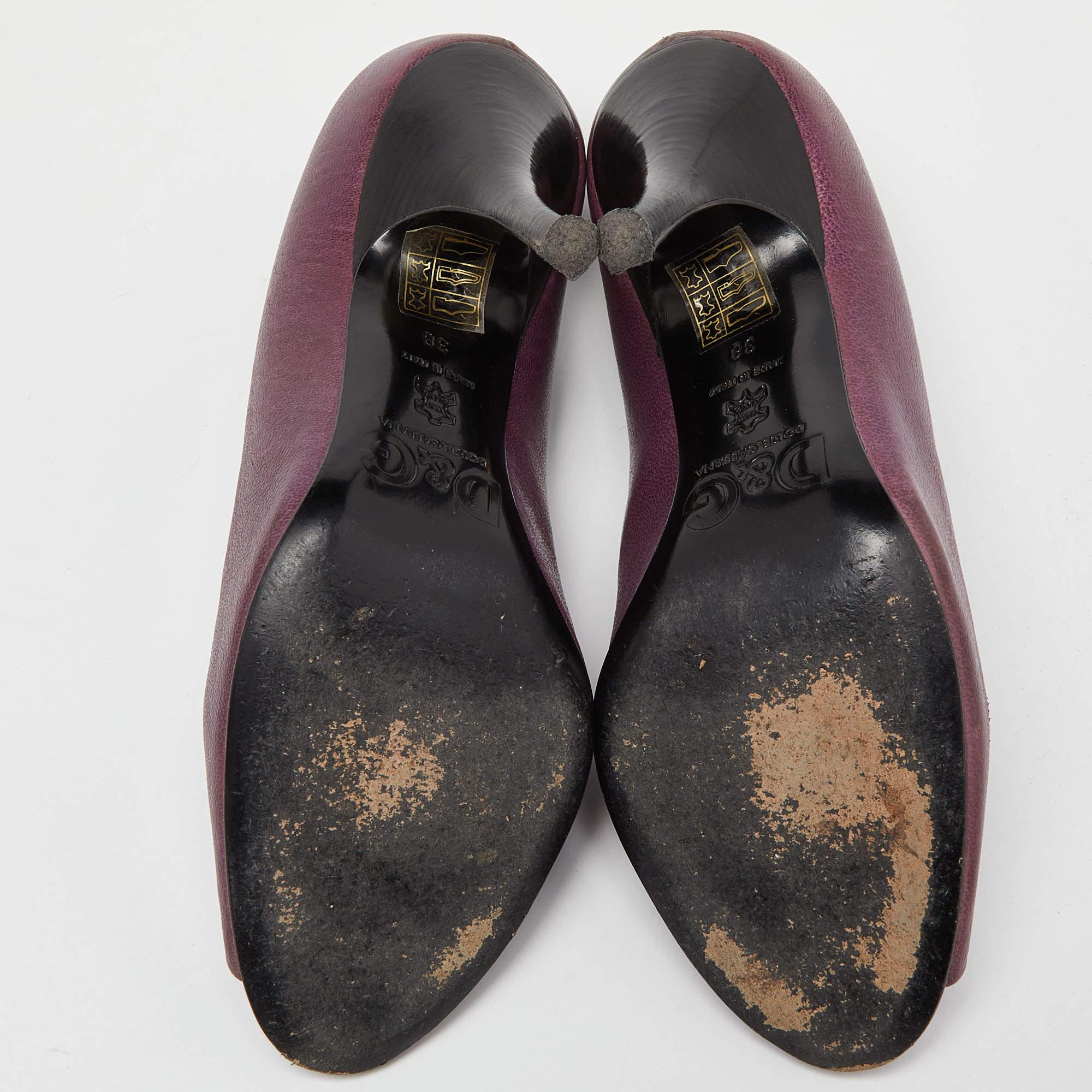 D&G - Escarpins à bout ouvert en cuir bordeaux, taille 38 en vente 1