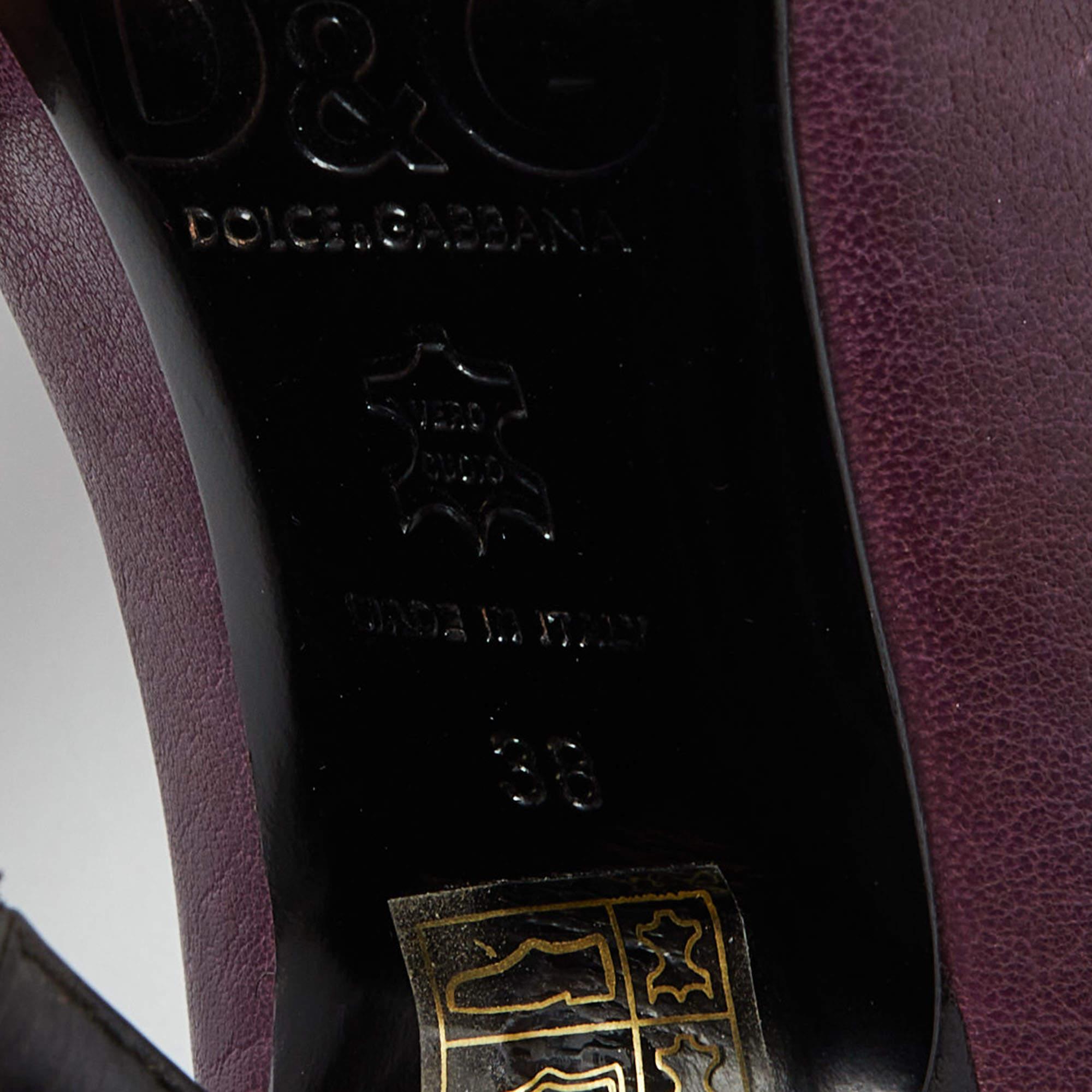 D&G - Escarpins à bout ouvert en cuir bordeaux, taille 38 en vente 2