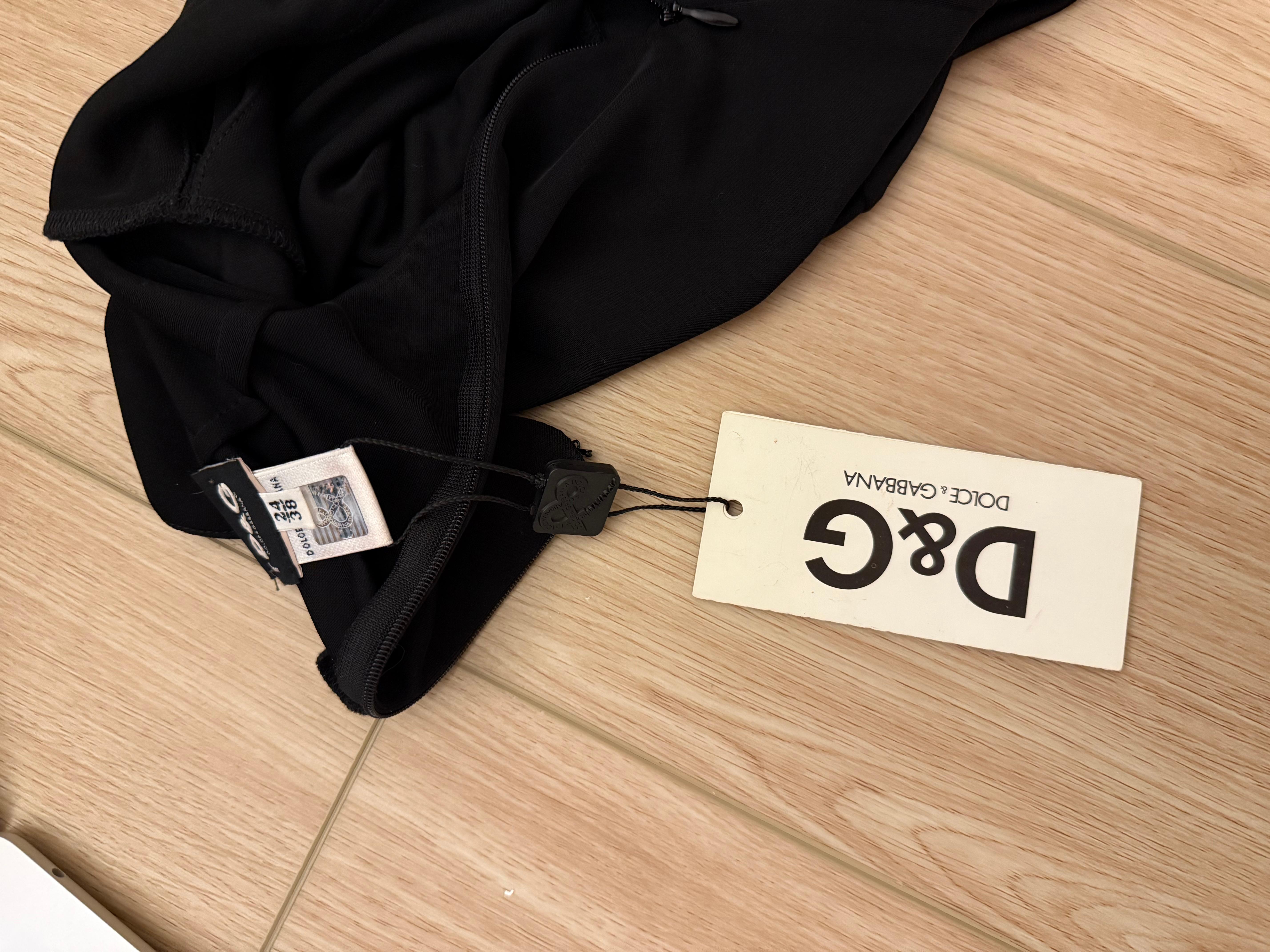 D&G by Dolce & Gabbana 2000 Vestido negro recortado Anillo en O Largo hasta la rodilla Negro en venta