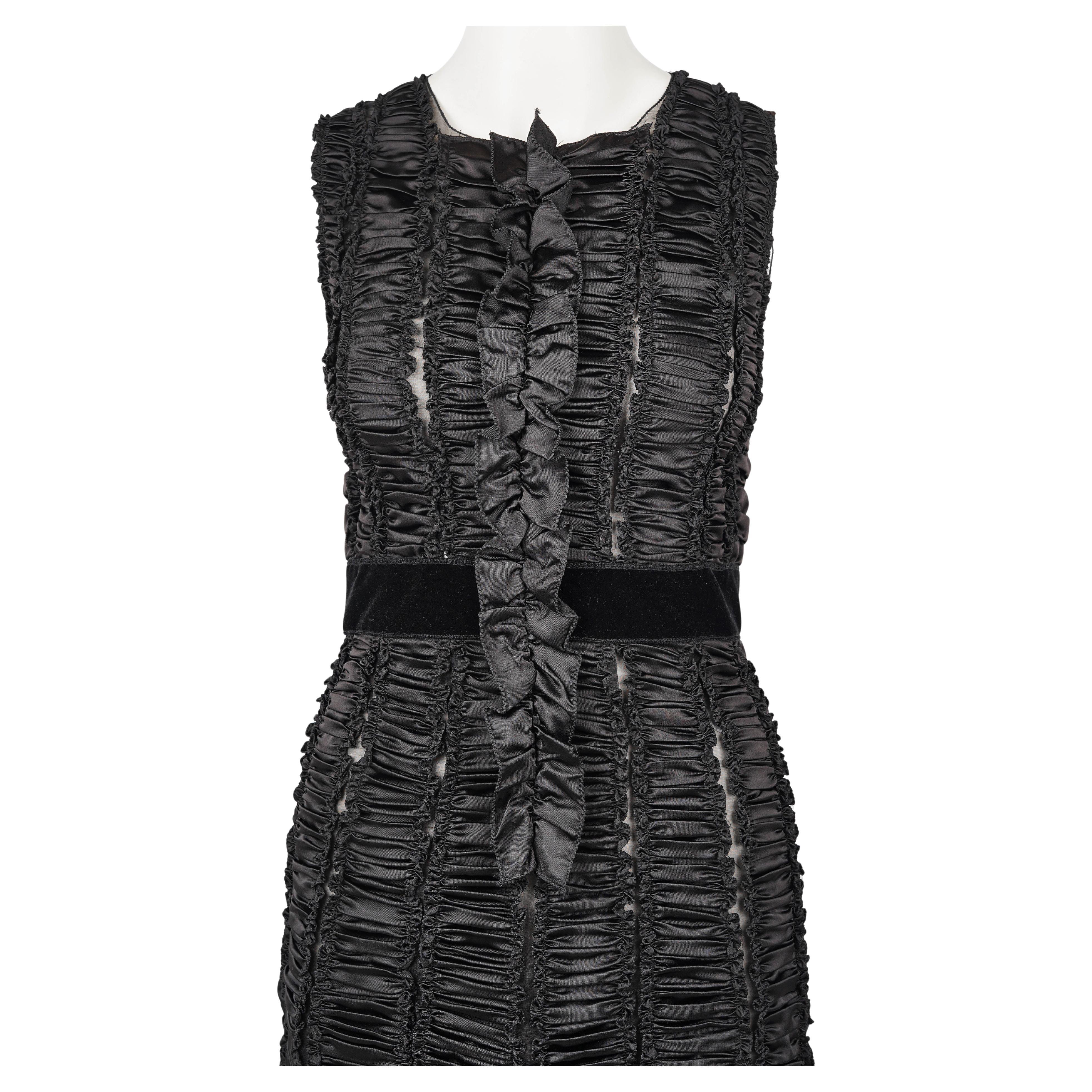 Noir D&G by Dolce & Gabbana Robe de cocktail froncée en soie noire, vers le milieu des années 2000. en vente