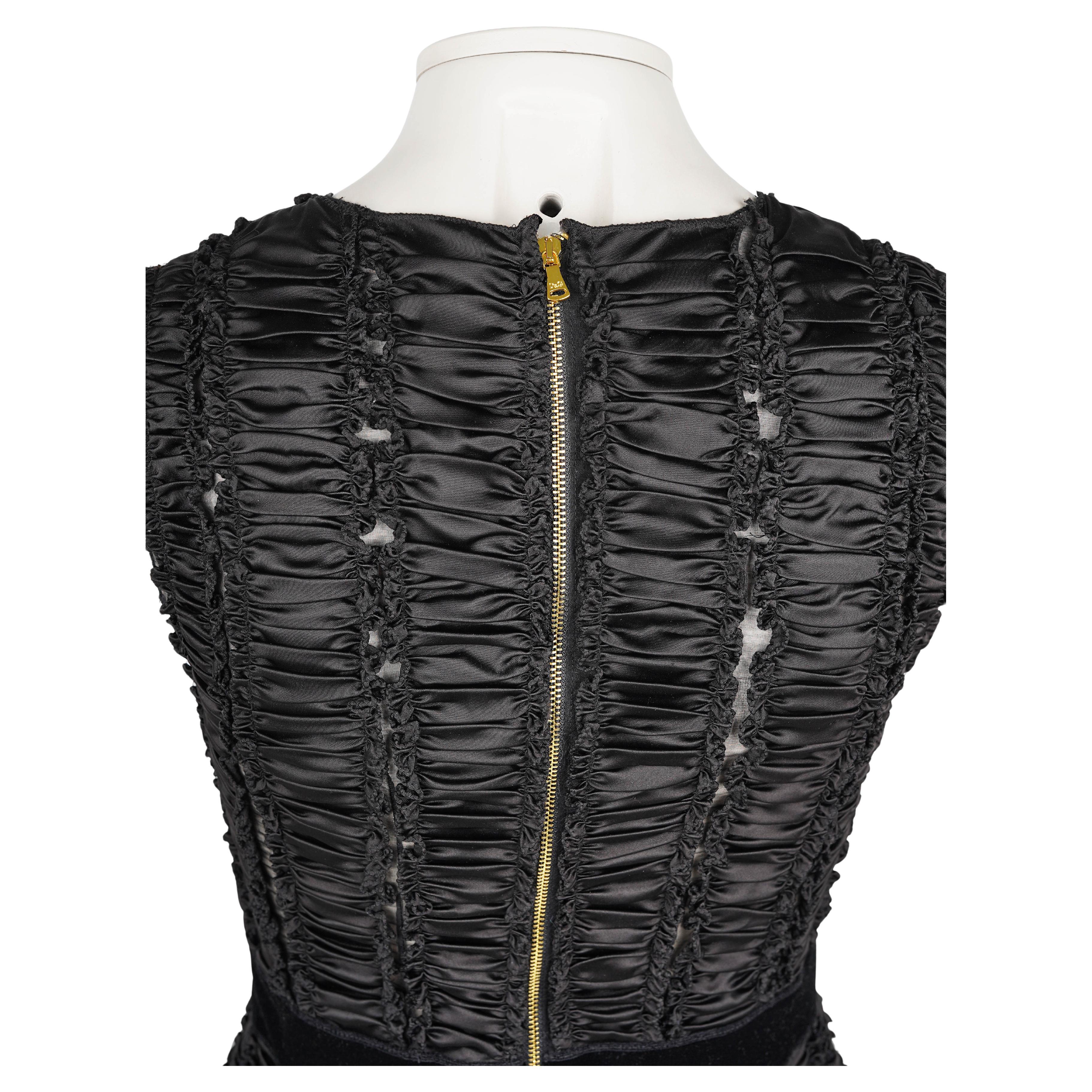 D&G by Dolce & Gabbana Robe de cocktail froncée en soie noire, vers le milieu des années 2000. Bon état - En vente à Berlin, DE