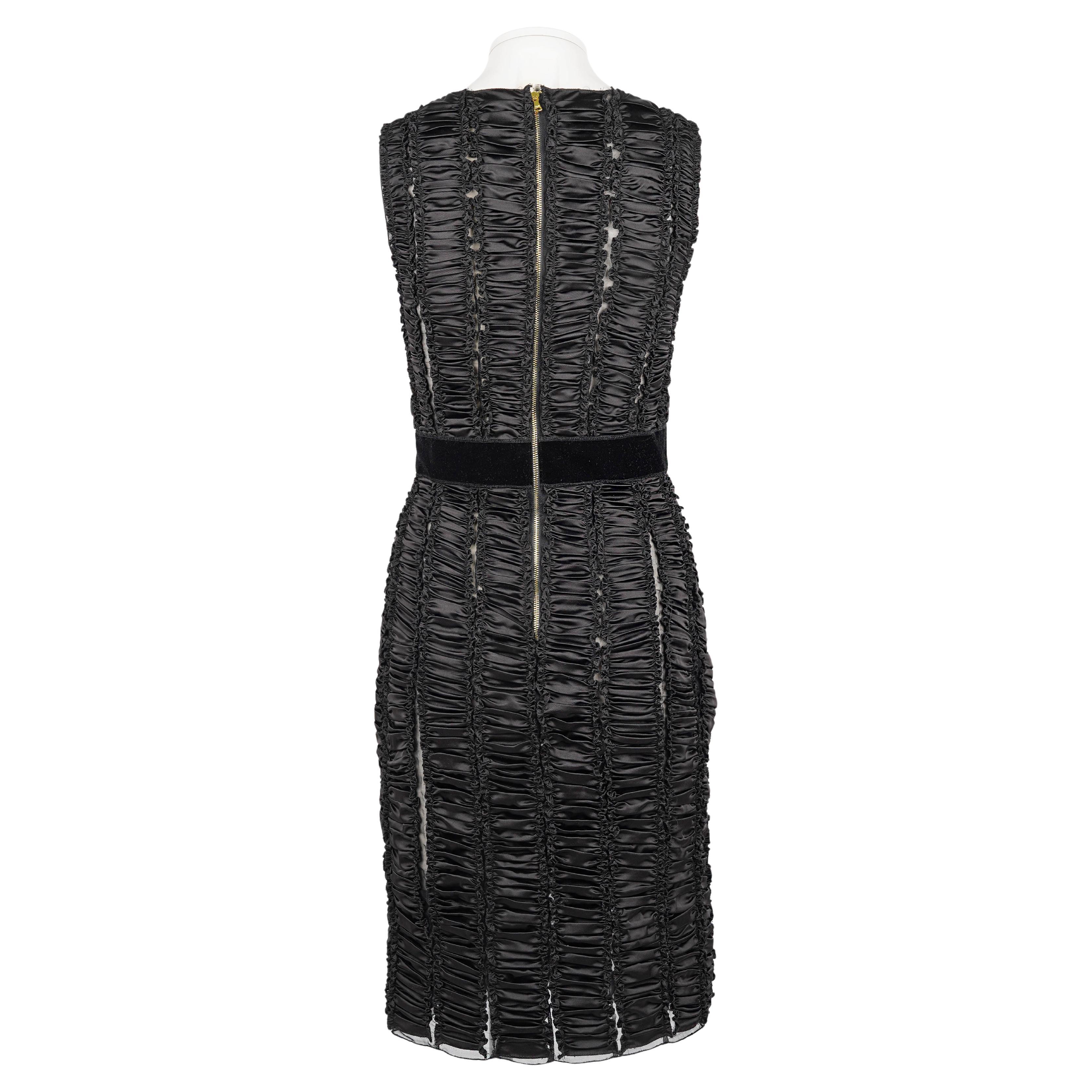 D&G by Dolce & Gabbana Robe de cocktail froncée en soie noire, vers le milieu des années 2000. en vente 2