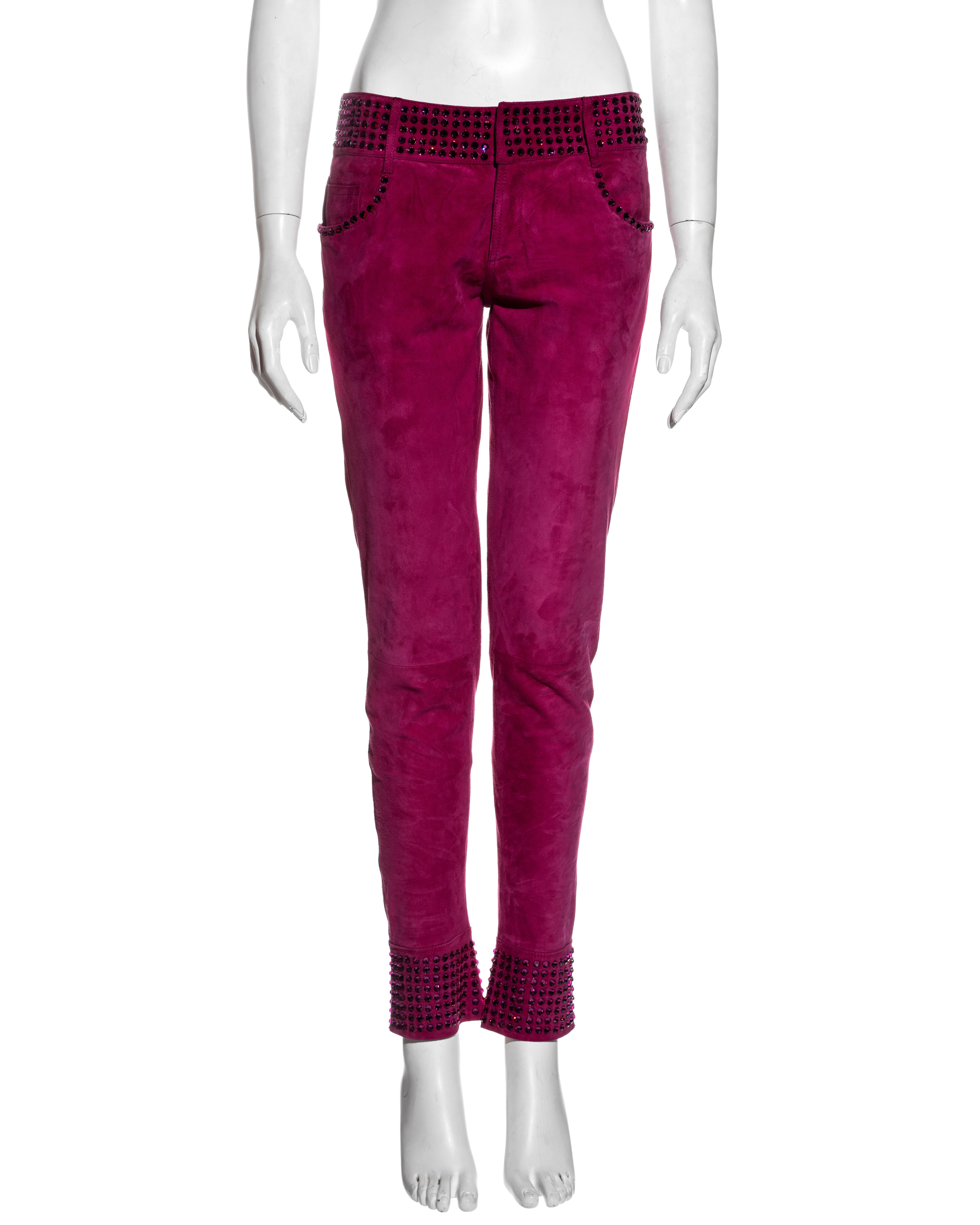 ▪ D&G pink suede pants 
▪ Designed by Dolce & Gabbana 
▪ Slim fit 
▪ Crystal adornments 
▪ 28