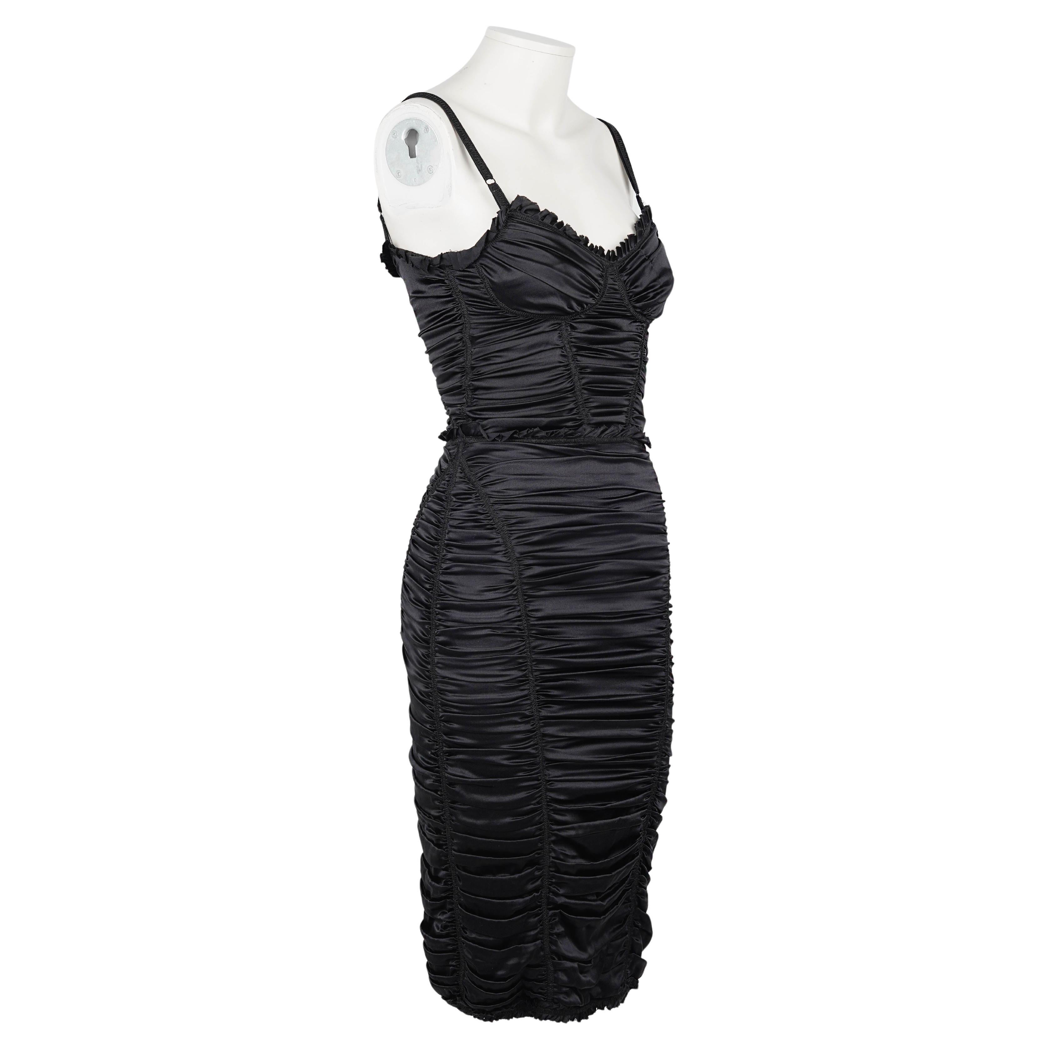 D&G by Dolce & Gabbana Gerafftes Bustierkleid aus Seide - Bezug auf den Laufsteg S/S 2001 (Schwarz) im Angebot