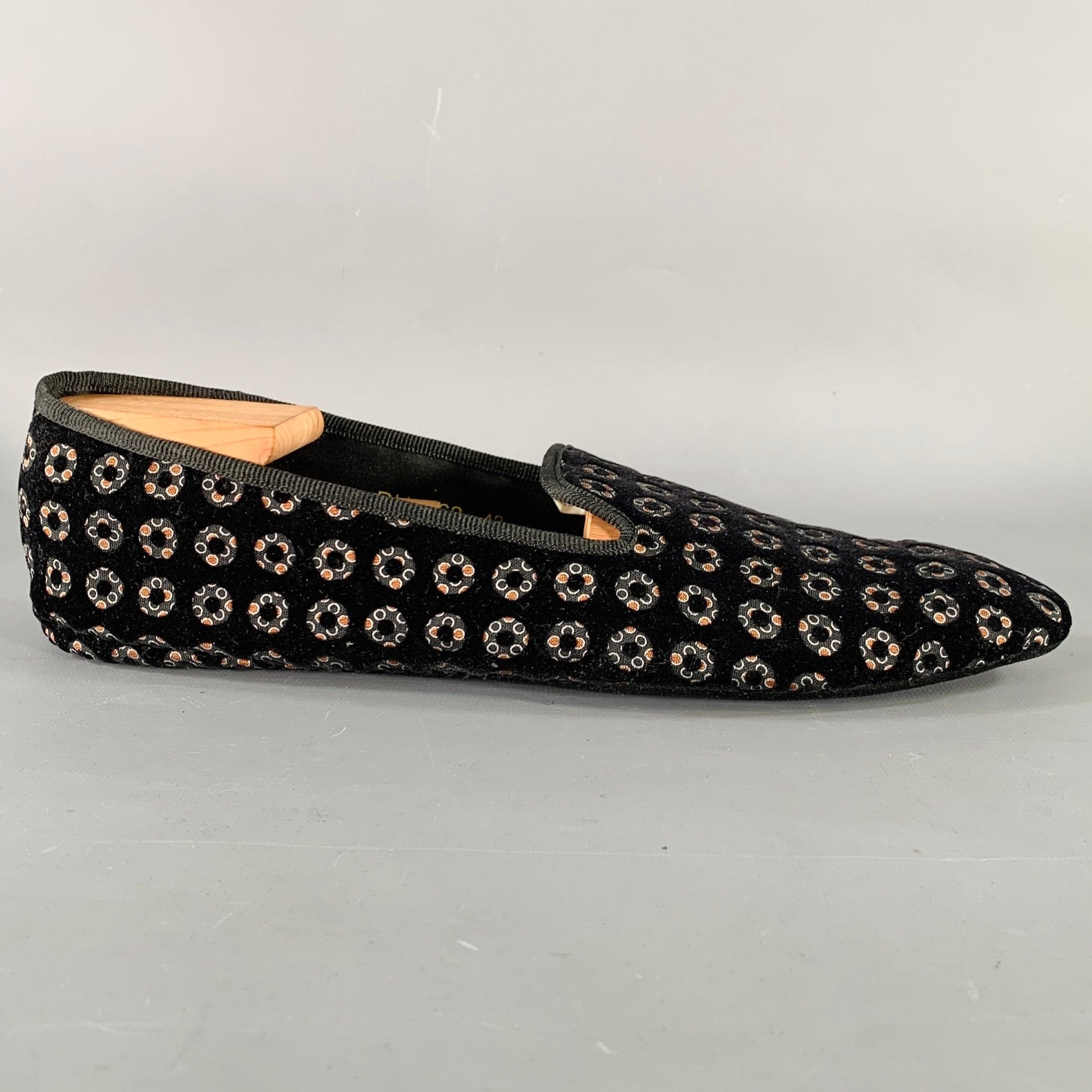 D&G by DOLCE & GABBANA loafers
in a black velvet featuring an embroidered orange circles design, and slip on closure. Shoe trees not included. Comes with matching case.Very Good Pre-Owned Condition. 

Marked:   DU1668 43Outsole: 11.5 x 4.5 inches 
 