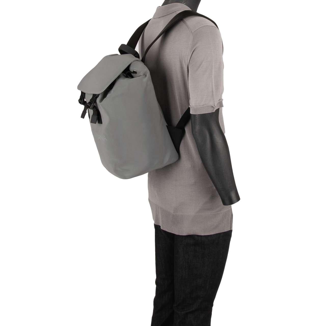 D&G - Canvas Backpack Palermo Reflector with Buckles, Drawstring and Logo Gray In Excellent Condition For Sale In Erkrath, DE