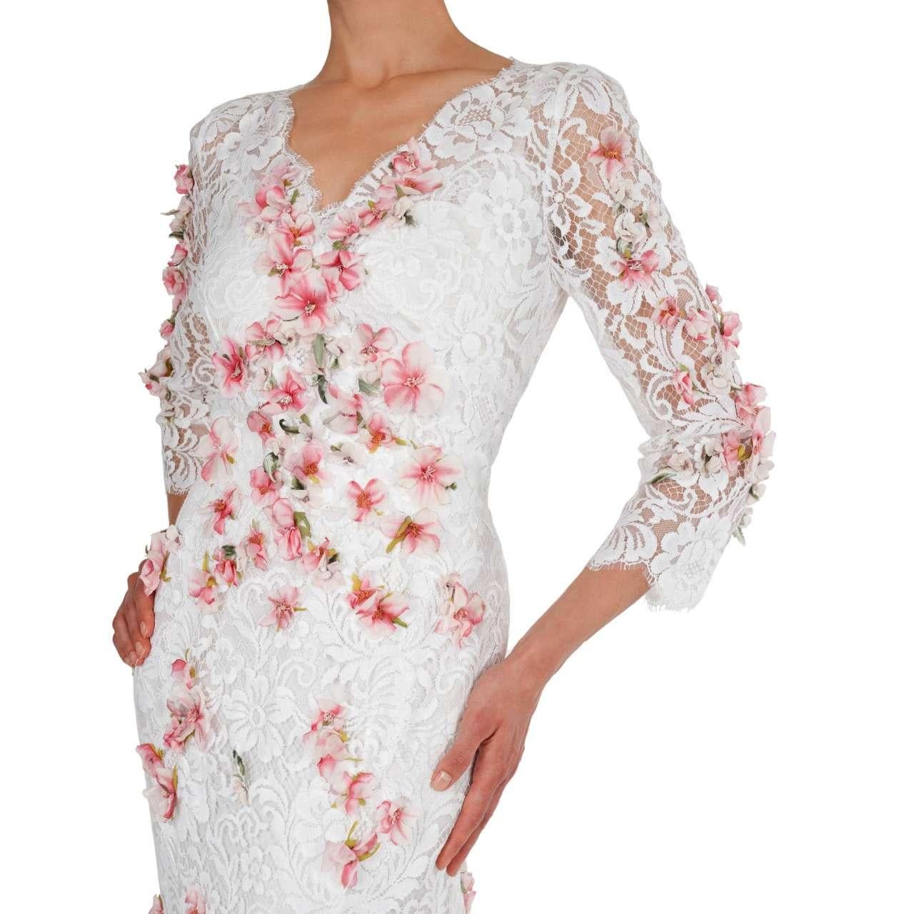 - Long wedding dress with train, floral lace, silk underdress and cherry flower embroidery applications in pink and white by DOLCE & GABBANA - MADE IN ITALY - New with Tag - Former RRP: EUR 14.900 - Concealed back zip closure - Long with train -