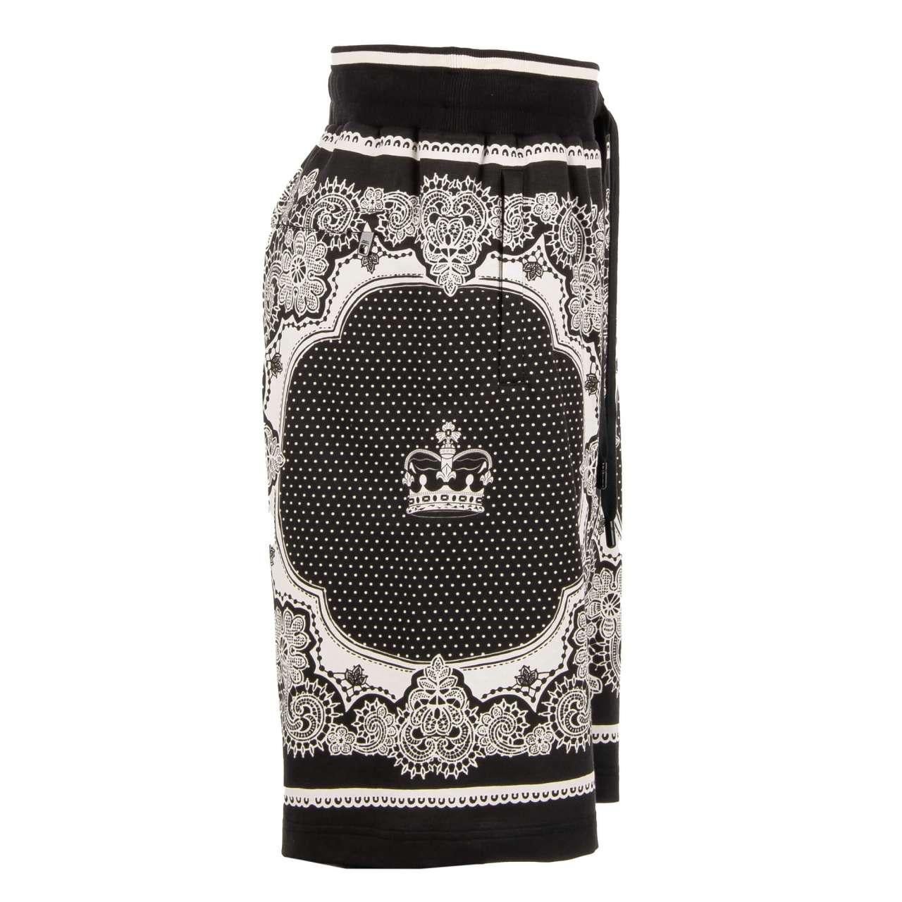 D&G - Cotton Sweatshorts with Bandana Crown Print and Pockets Black White 48 M For Sale 1