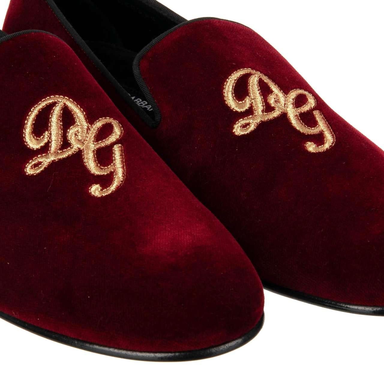 D&G DG Logo Embroidered Velvet Loafer AMALFI Bordeaux Red Gold EUR 43 For Sale 4