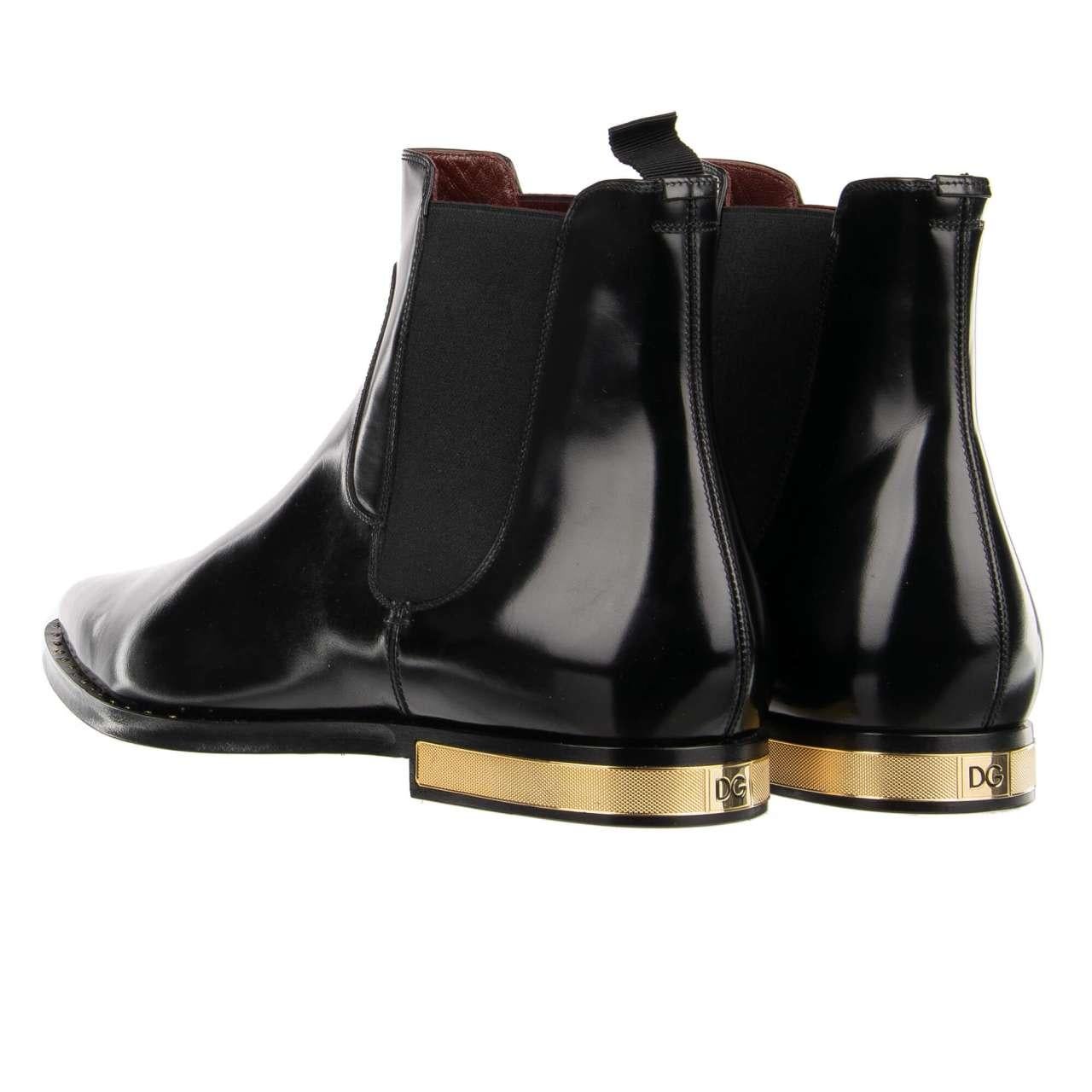 - Pointy Ankle Boots Shoes MILLENIALS made of calfskin embellished with metal logo heel by DOLCE & GABBANA - MADE IN ITALY - Former RRP: EUR 1.400 - New with Box - Model: A60218-A1203-80999 - Material: 60% Calfskin, 20% Viscose, 20% Cotton - Sole:
