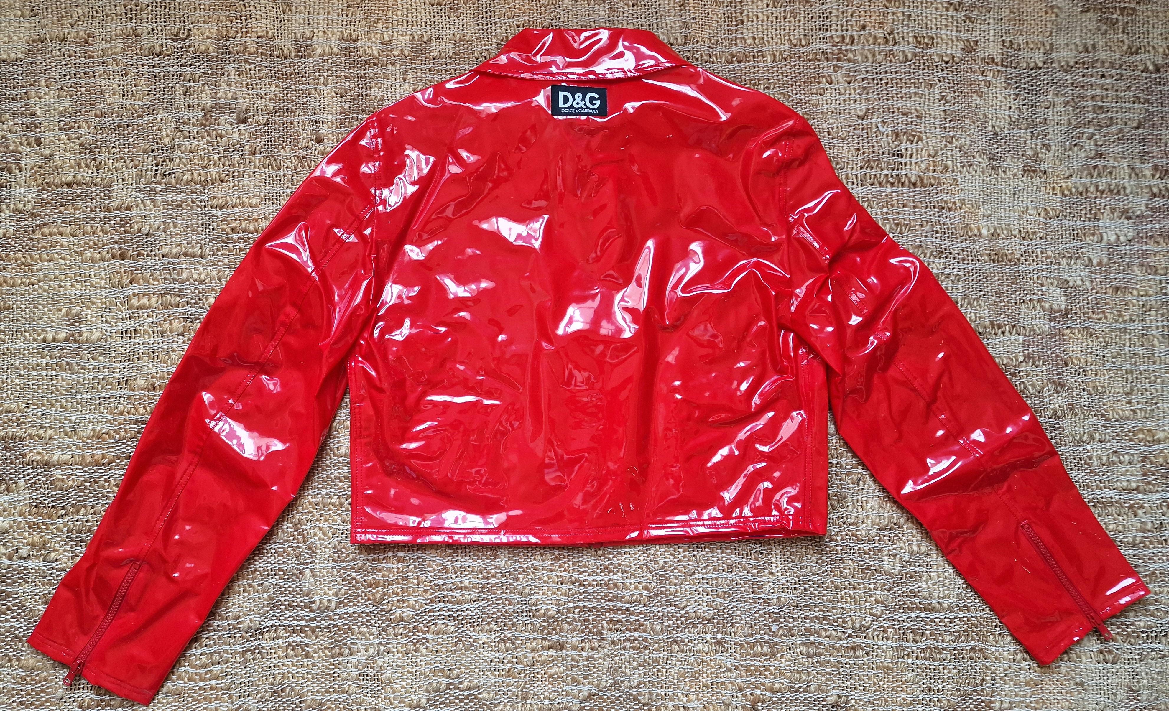 D&G Dolce and Gabbana Crop Red Vintage 90s Wet Latex Look Logo Rain Coat Jacket For Sale 7