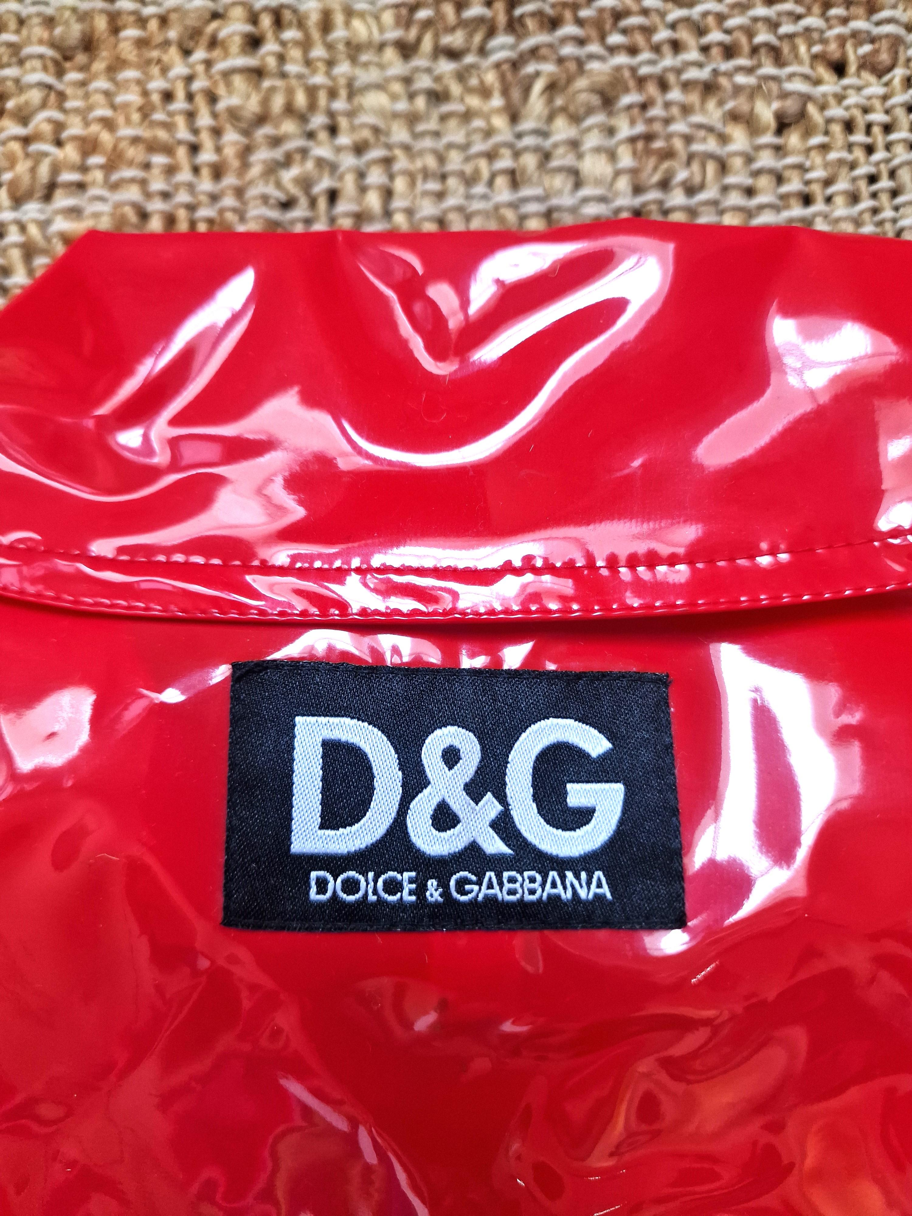 D&G Dolce and Gabbana Crop Red Vintage 90s Wet Latex Look Logo Rain Coat Jacket For Sale 8