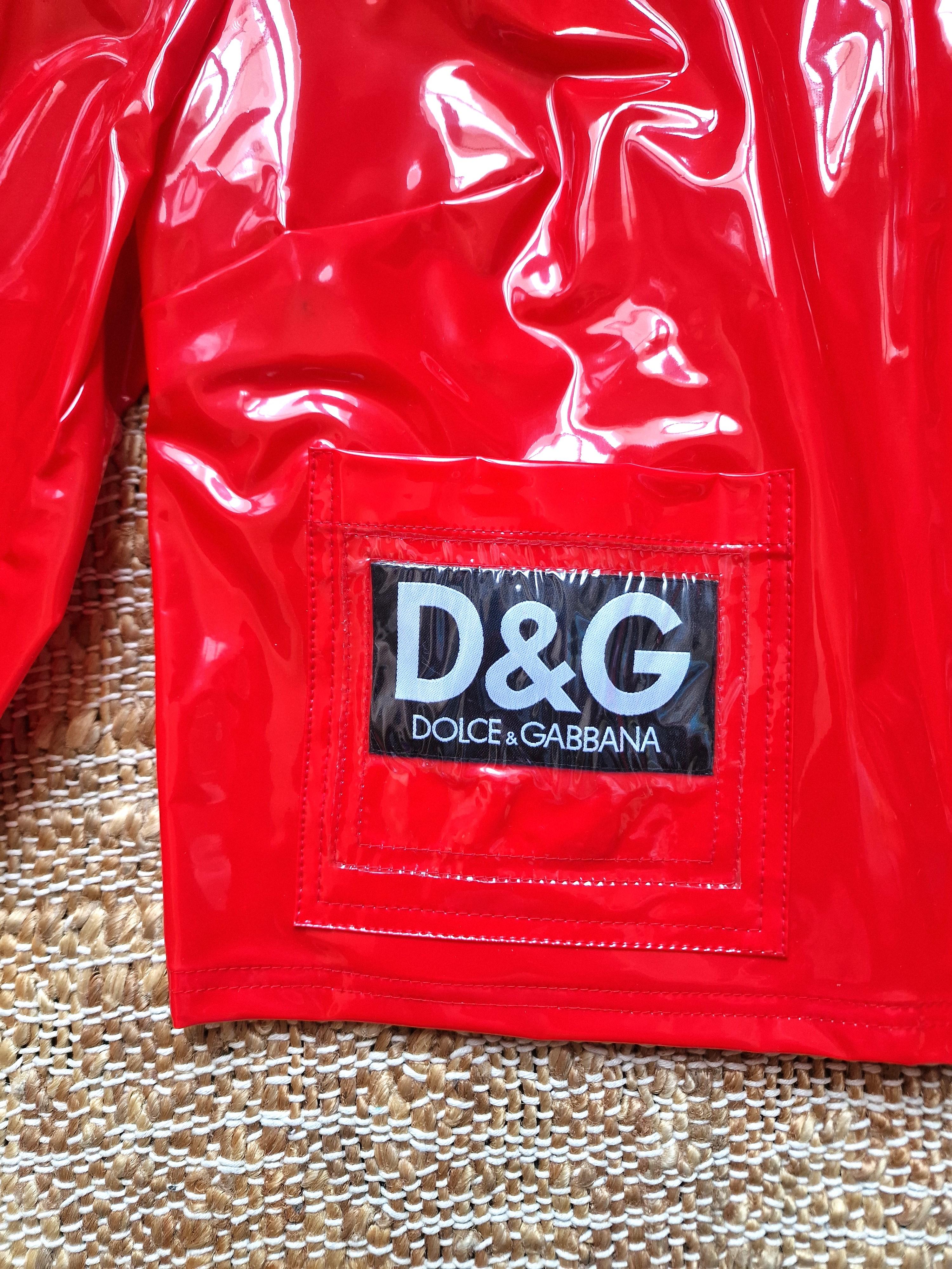 Women's D&G Dolce and Gabbana Crop Red Vintage 90s Wet Latex Look Logo Rain Coat Jacket For Sale