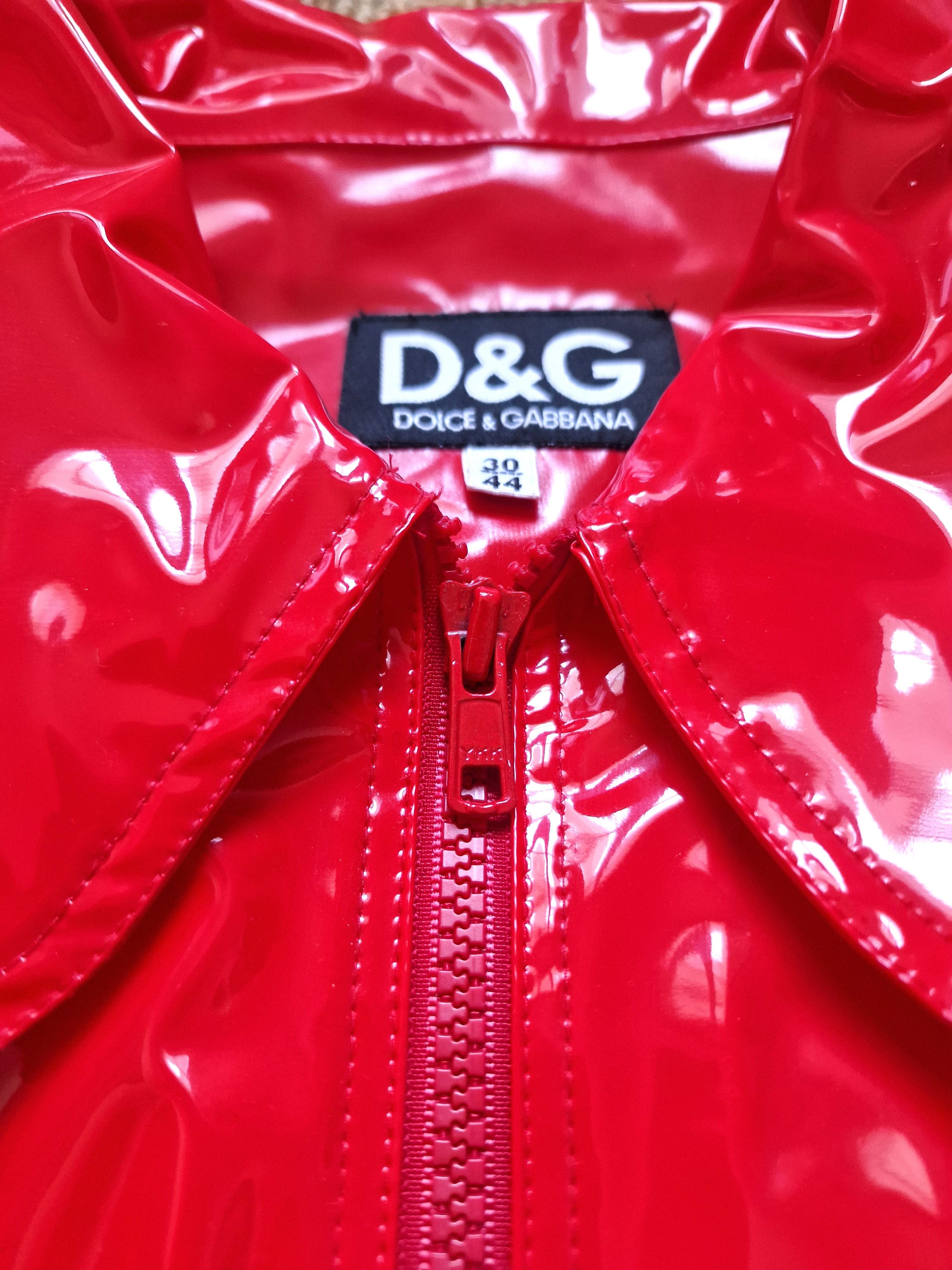 D&G Dolce and Gabbana Crop Red Vintage 90s Wet Latex Look Logo Rain Coat Jacket For Sale 4