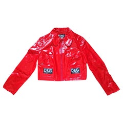 D&G Dolce and Gabbana Crop Red Vintage 90s Wet Latex Look Logo Manteau de pluie