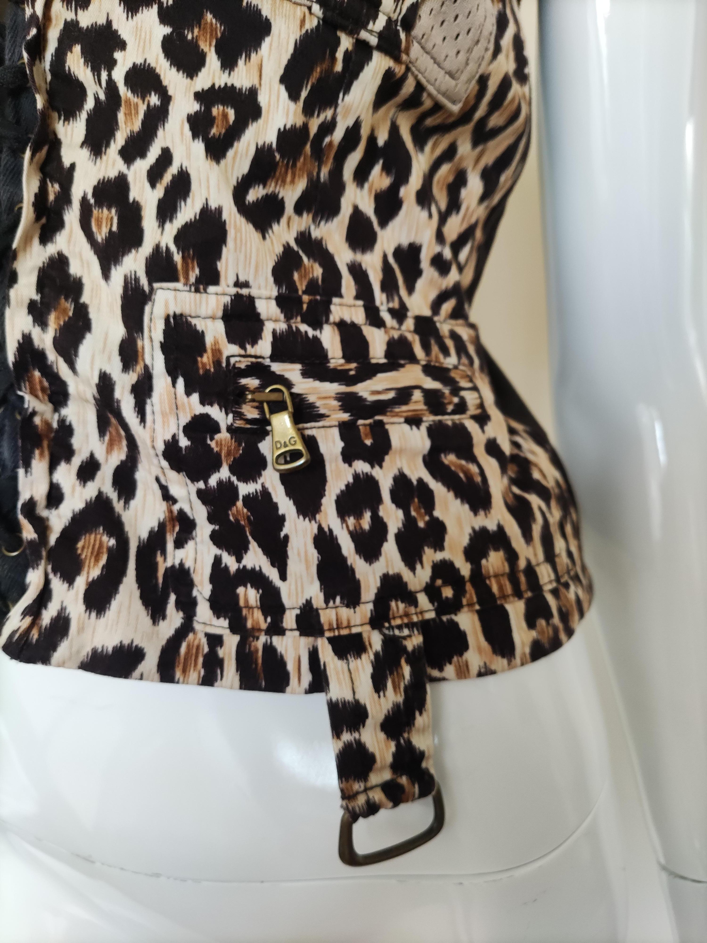 D&G Dolce and Gabbana Leopard Animal Tiger Bustier Vintage Cargo Top Corset In Excellent Condition For Sale In PARIS, FR