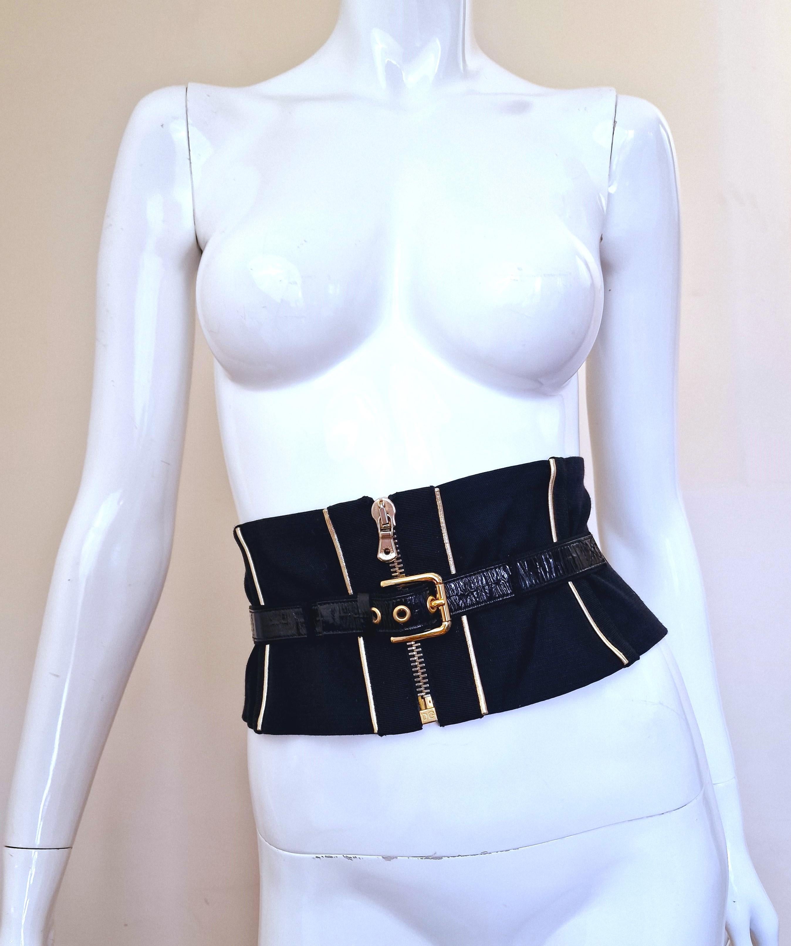This corset belt by Dolce & Gabbana is crafted from a blend of fabrics that features a front zipper and gold hardware detailing, finished with a leather buckled belt and a lace-up detail at the rear.

Massive metal hardware zipper. 
Goatskin