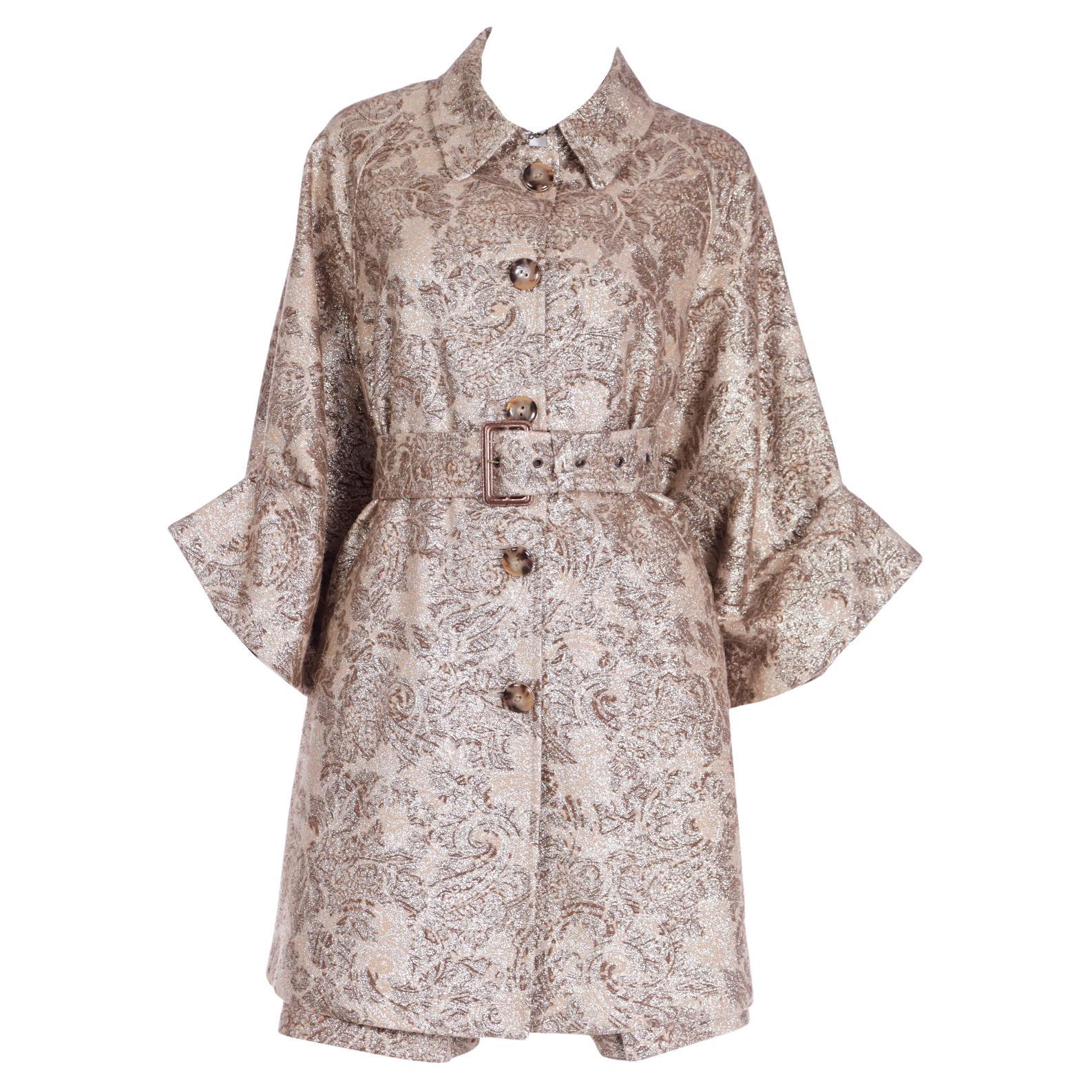 D&G Dolce & Gabbana Goldfarbenes geblümtes Kleid und Mantel mit Gürtel Amy Winehouse 2007 im Angebot