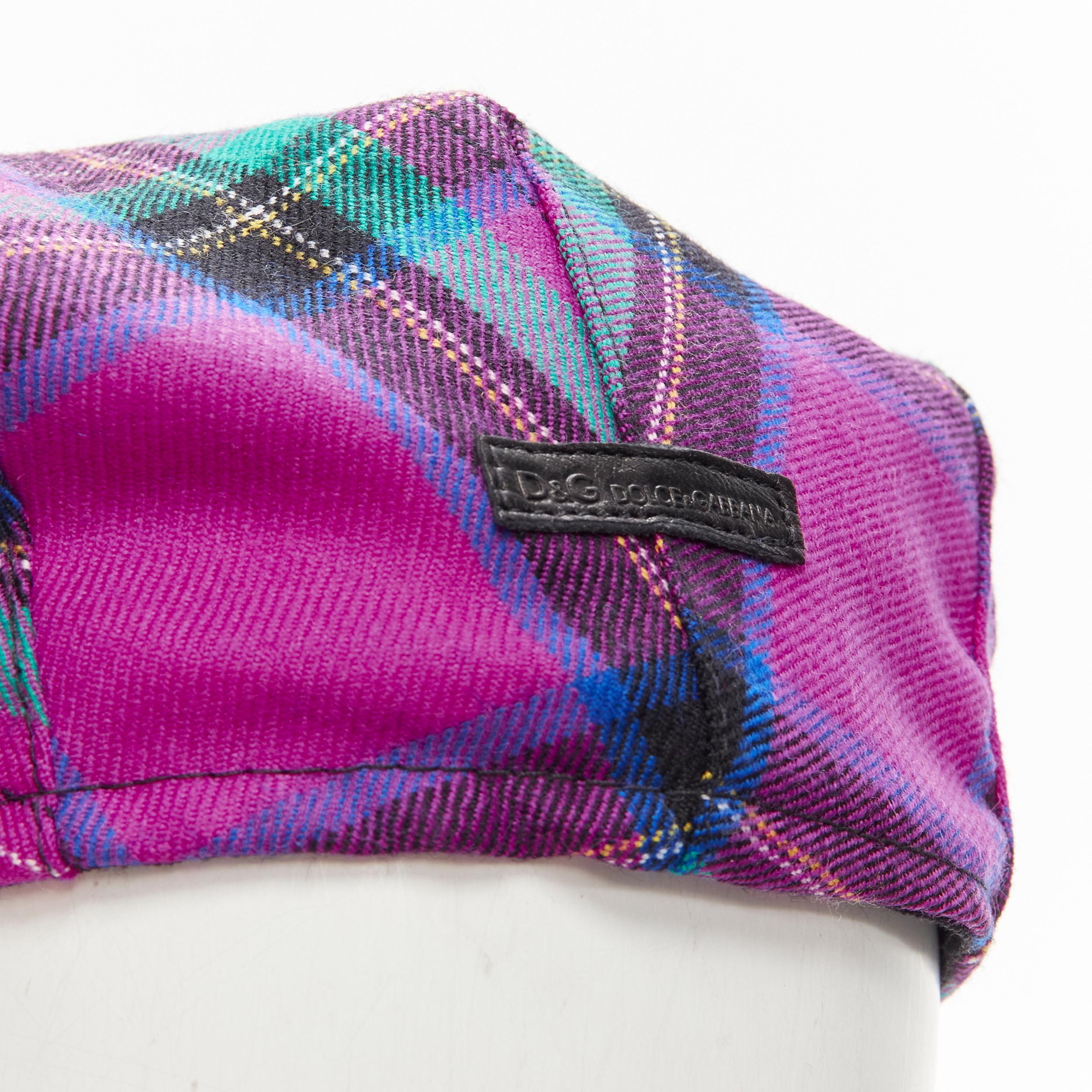 D&G DOLCE GABBANA pink plaid check virgin wool newsboy hat M
Brand: D&G
Designer: Domenico Dolce and Stefano Gabbana
Material: 100% Wool
Color: Purple
Pattern: Plaid
Extra Detail: Snap button at short beak
Made in: Italy

CONDITION:
Condition: