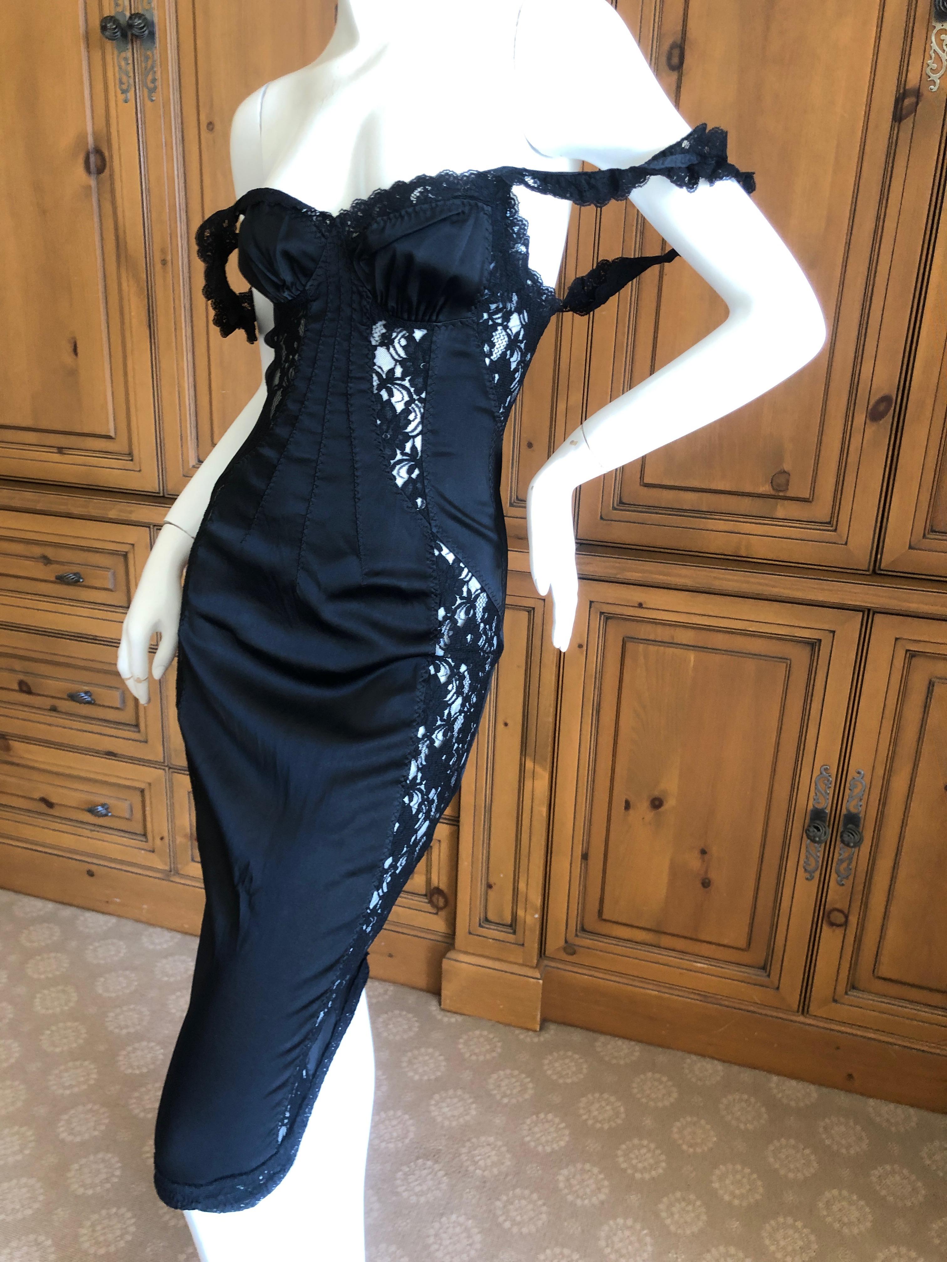 D&G Dolce & Gabbana Vintage Little Black Dress w Lace Inserts
Marked size 40 , this runs small
Bust 34'
Waist 22