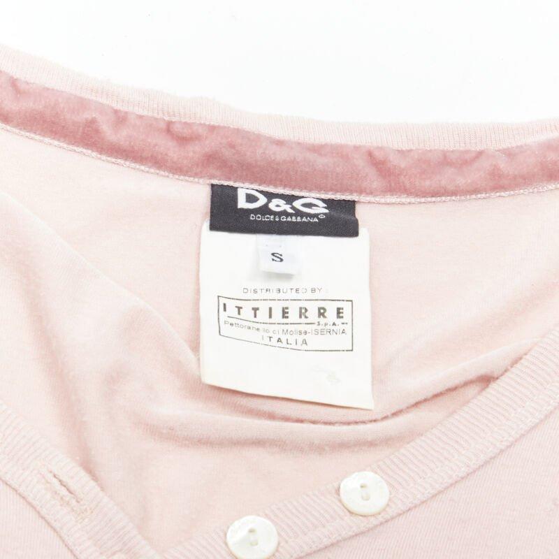 D&G DOLCE GABBANA Y2K pink logo I Love DG velvet trim V-neck tshirt IT40 XS For Sale 2